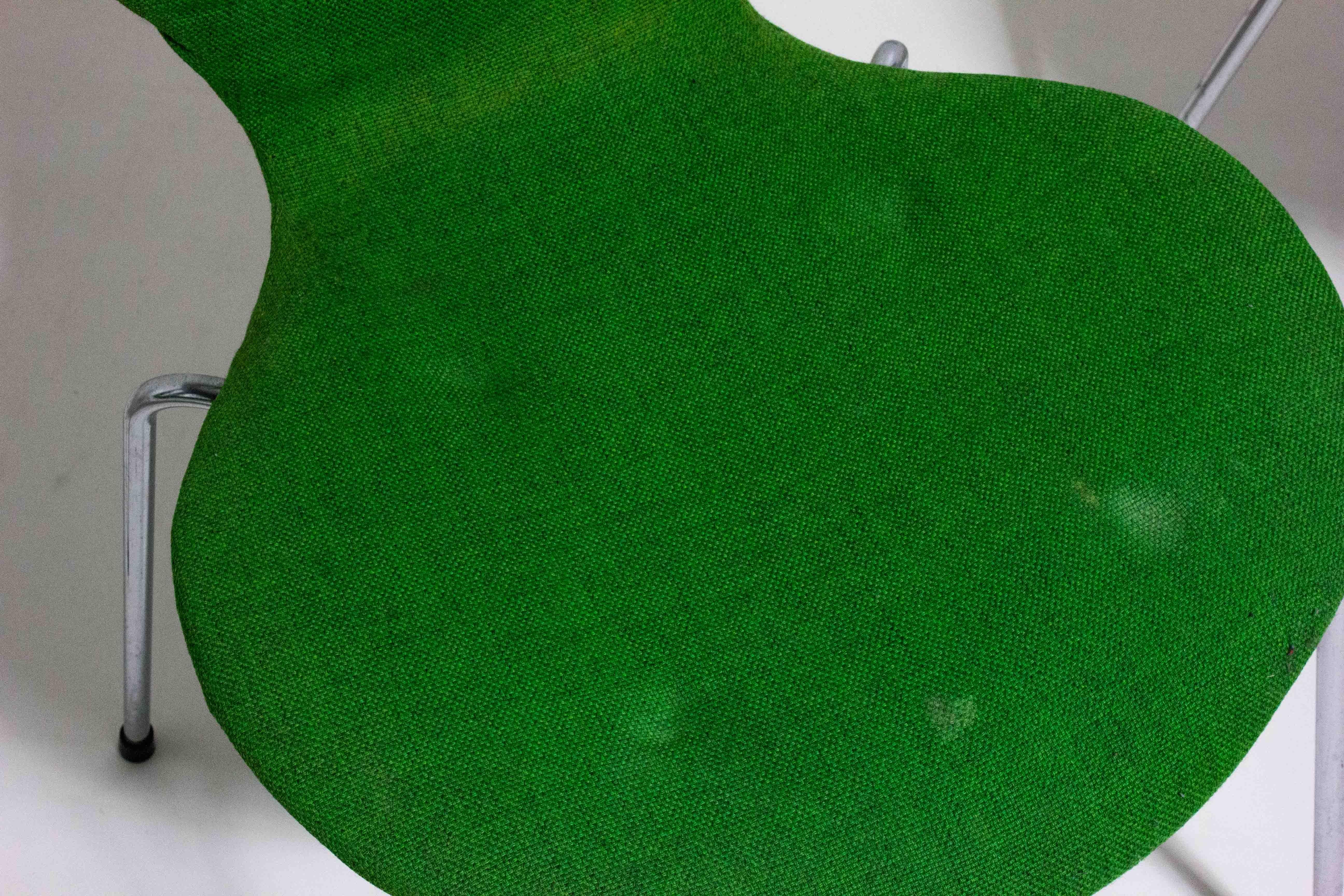 Set di 4 sedie a farfalla Fritz Hansen in tessuto verde intenso, anni '80 in vendita 1