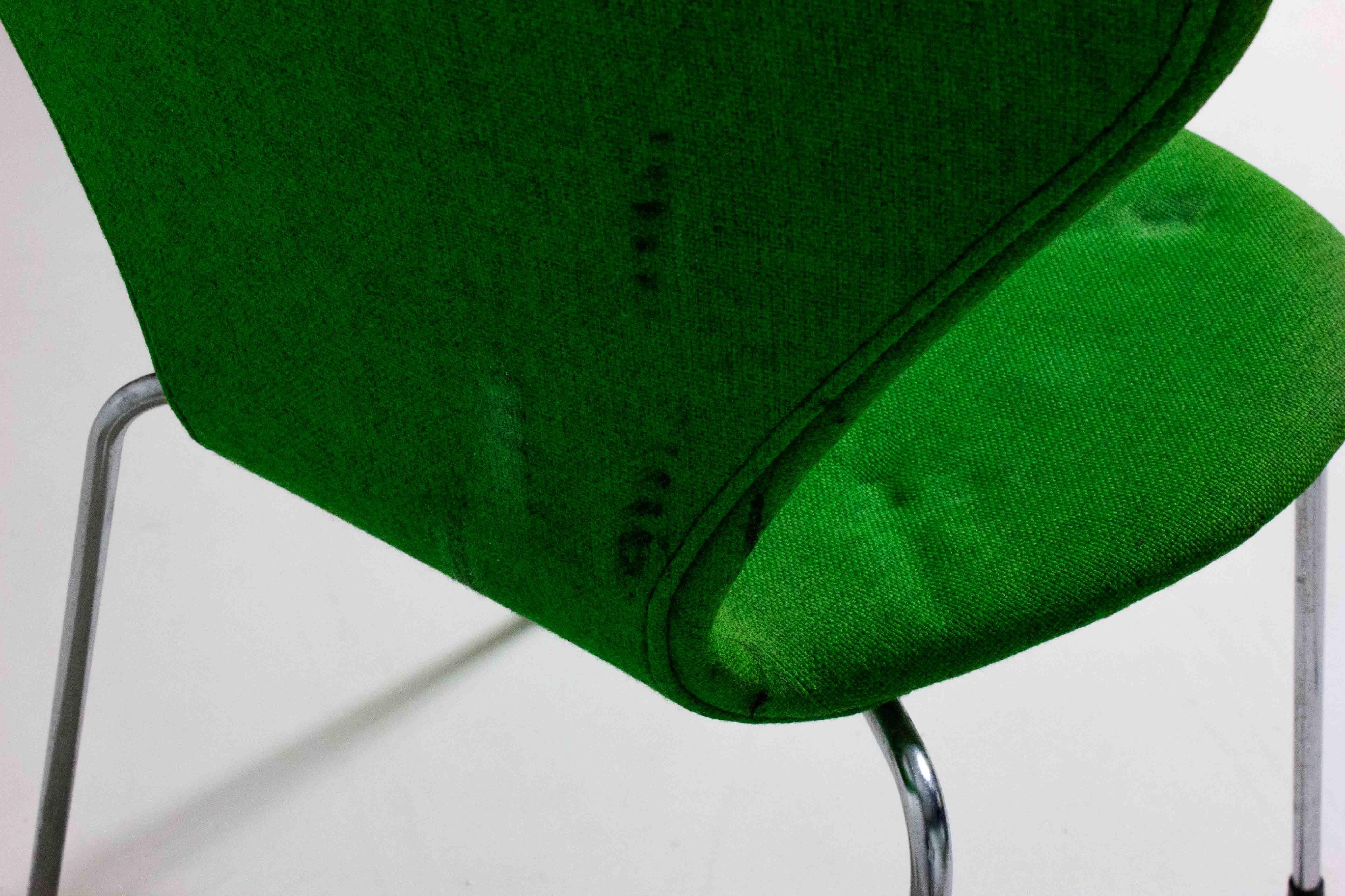 Set di 4 sedie a farfalla Fritz Hansen in tessuto verde intenso, anni '80 in vendita 2