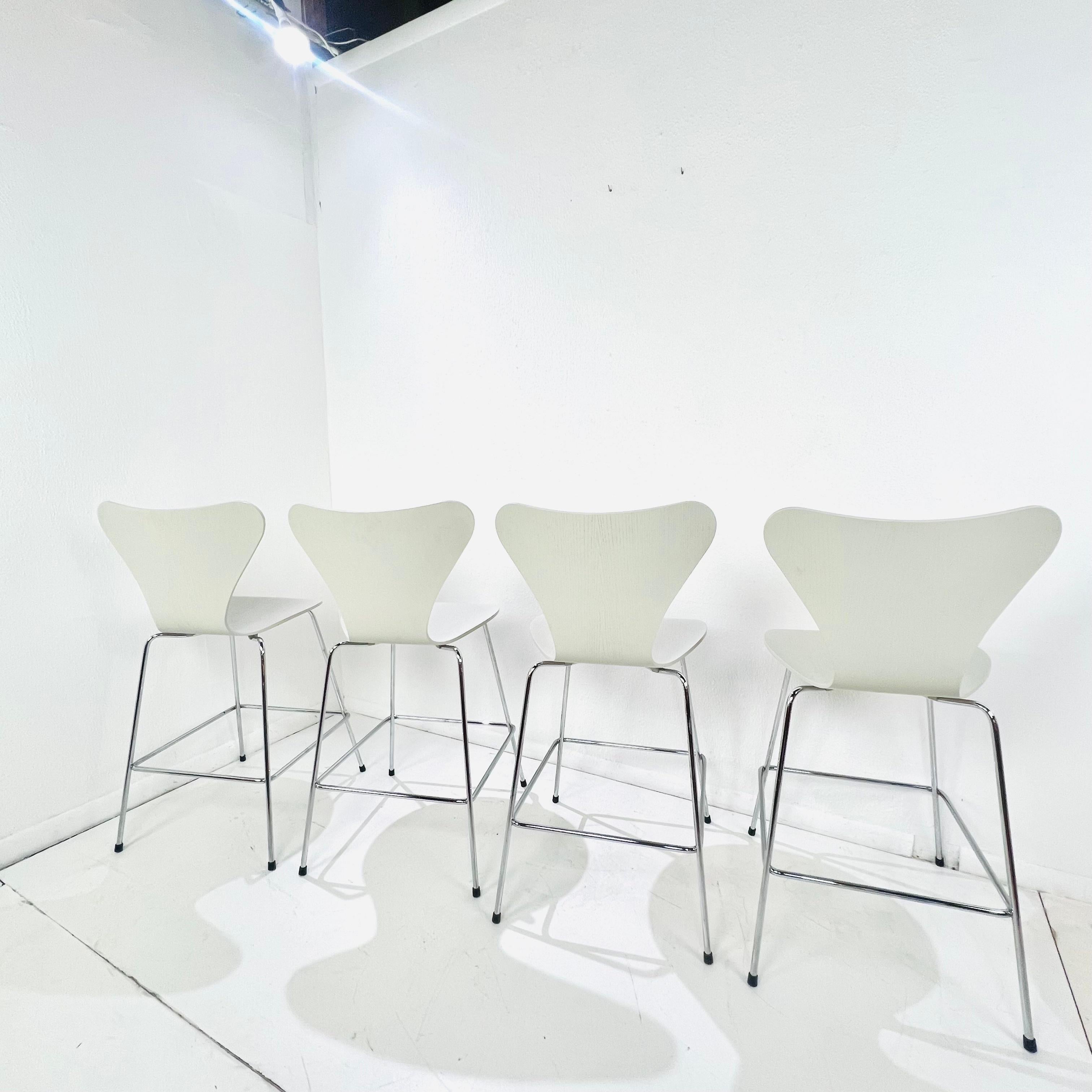 Mid-Century moderno Set di 4 sgabelli da banco Fritz Hansen 