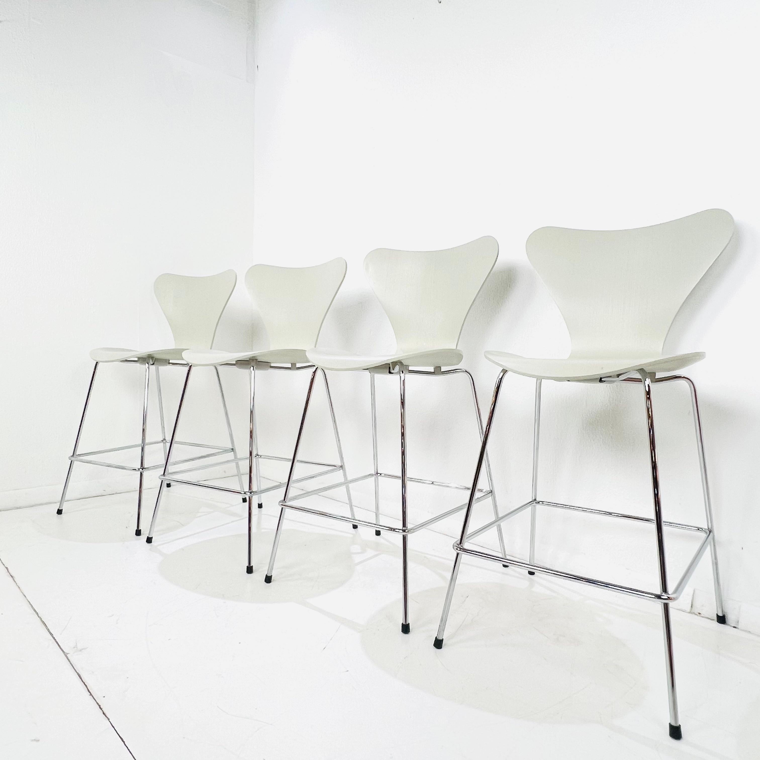 Set di 4 sgabelli da banco Fritz Hansen 