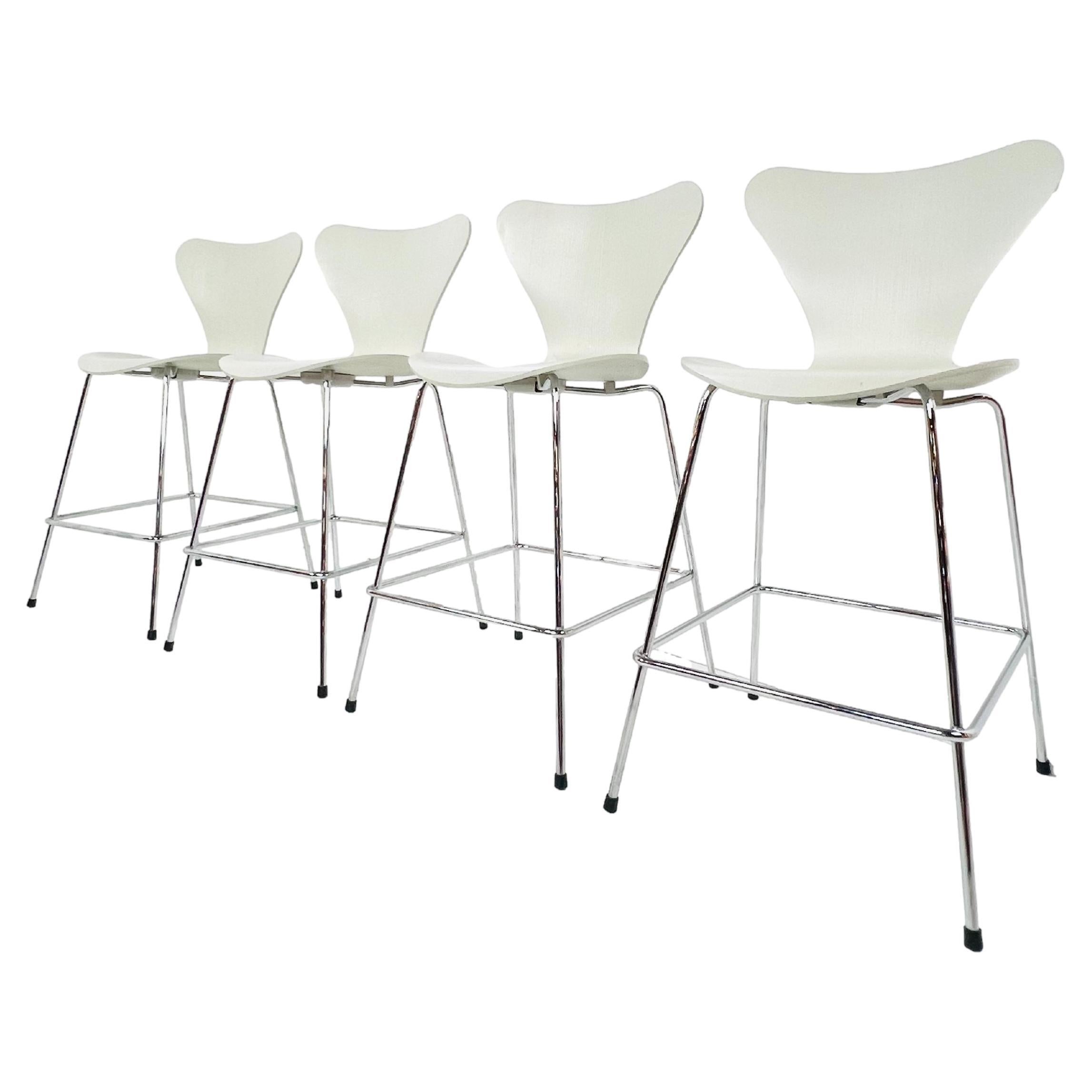 Set di 4 sgabelli da banco Fritz Hansen "Series 7 in vendita
