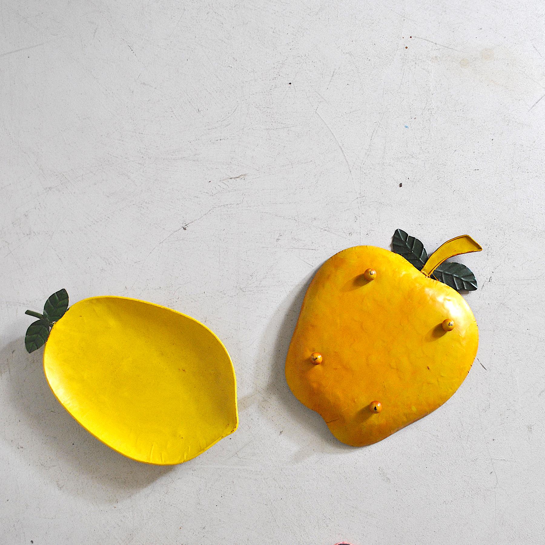 Set of 4 Fruit-Shaped Objects in Enameled Metal, Italian Manufacture For Sale 1