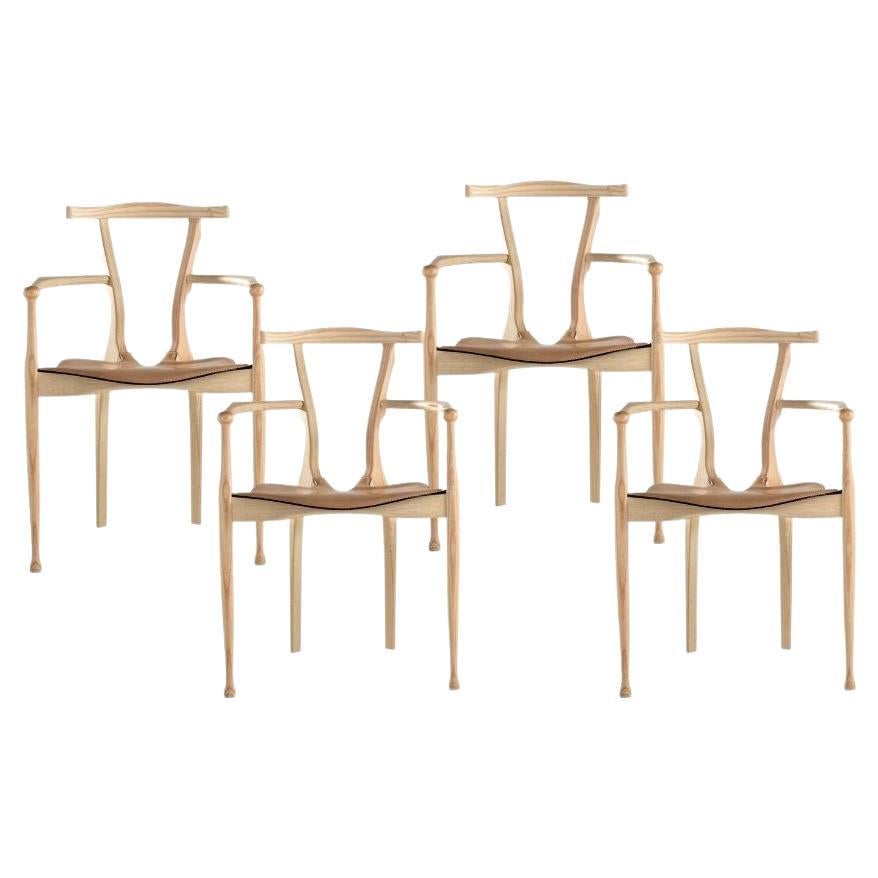 Ensemble de 4 chaises Gaulino encadrées en frêne massif verni naturel et cuir naturel