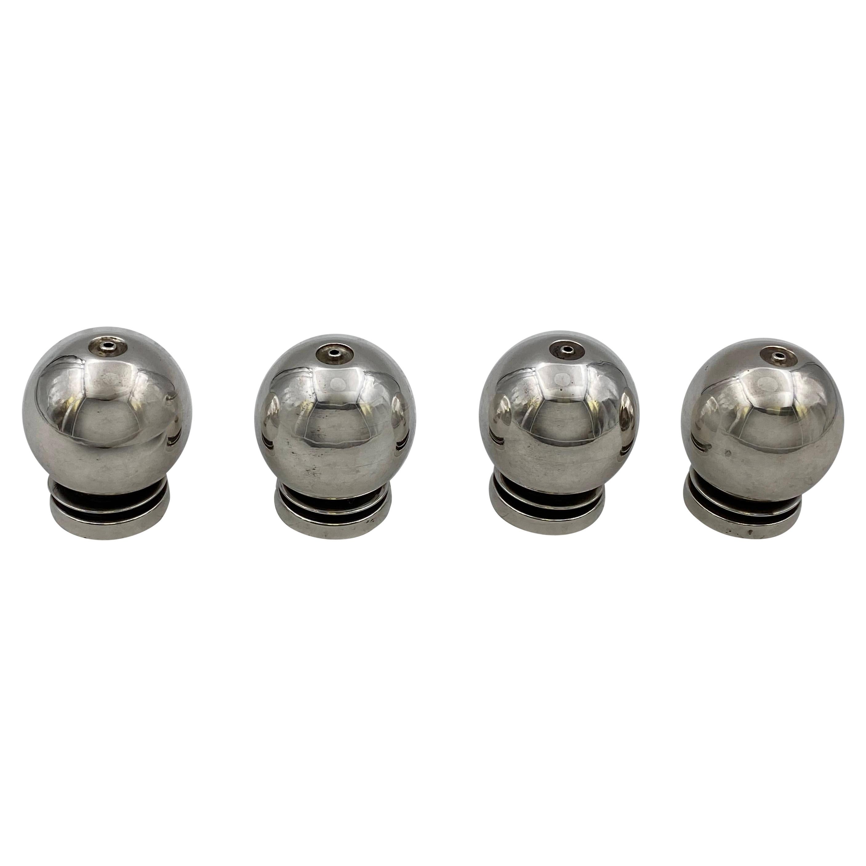 Juego de 4 Cocteleras Georg Jensen de Plata de Ley de Estilo Moderno con Diseño Piramidal