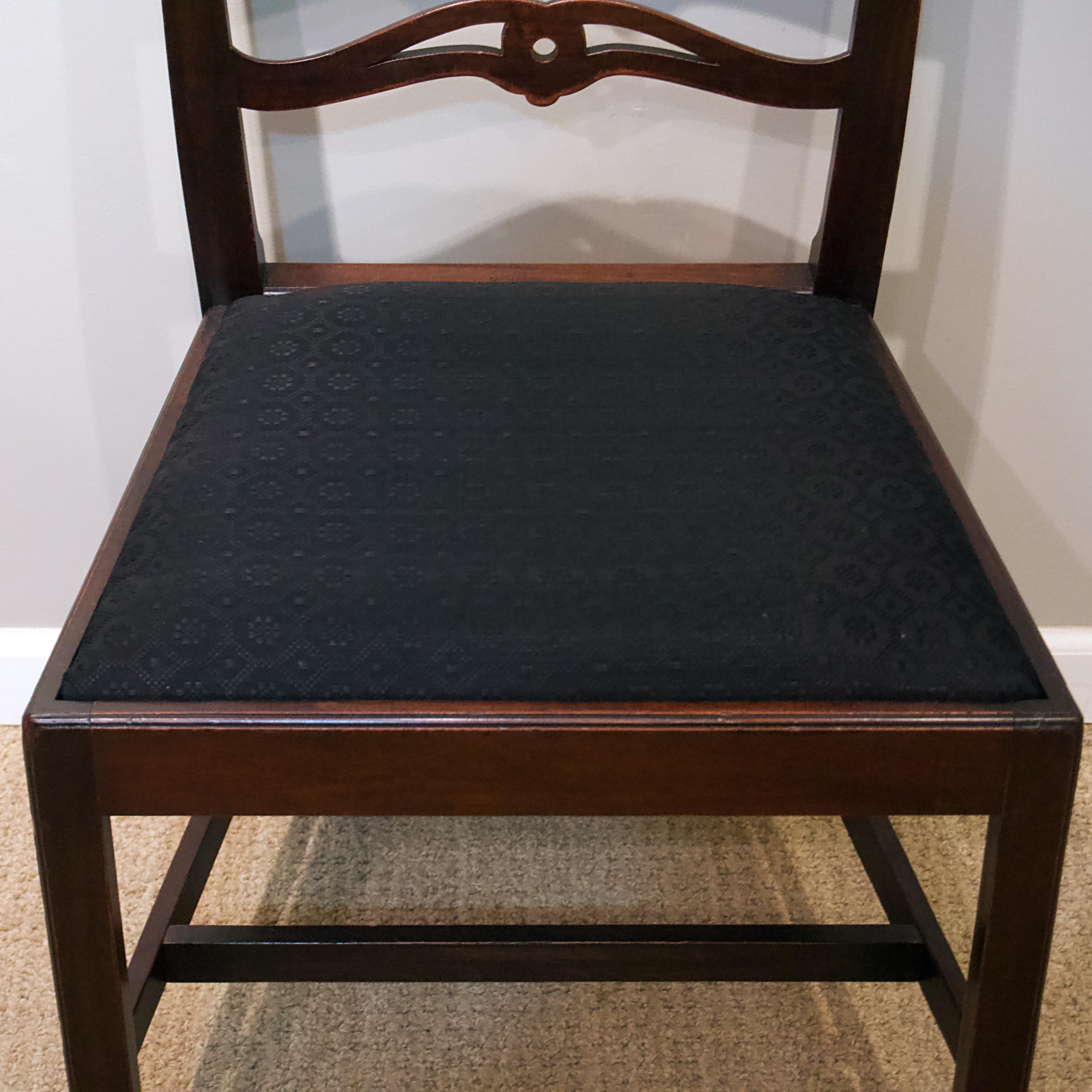 English Set of 4 George III Ladder Back Side Chairs with Slip Seats For Sale