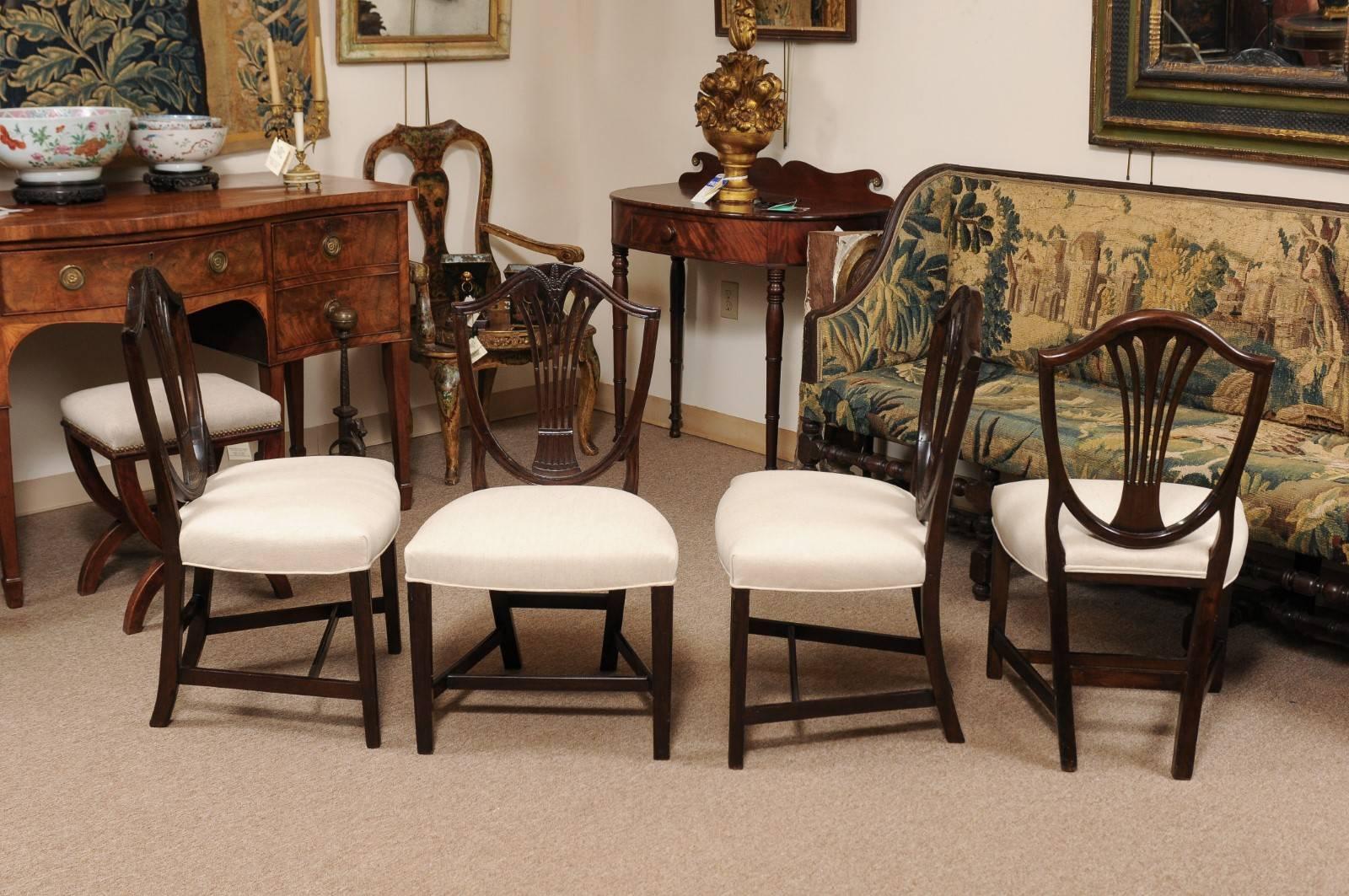 Set of 4 George III Mahogany Shieldback Dining Chairs, England For Sale 4