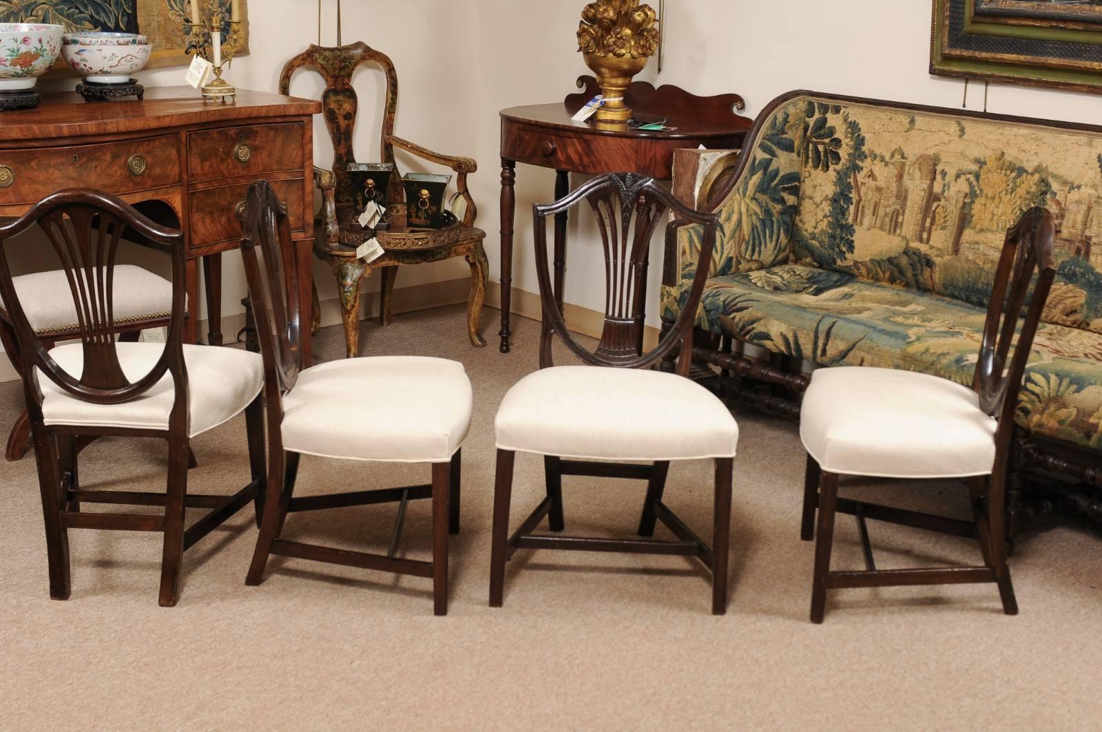 Set of 4 George III Mahogany Shieldback Dining Chairs, England For Sale 7