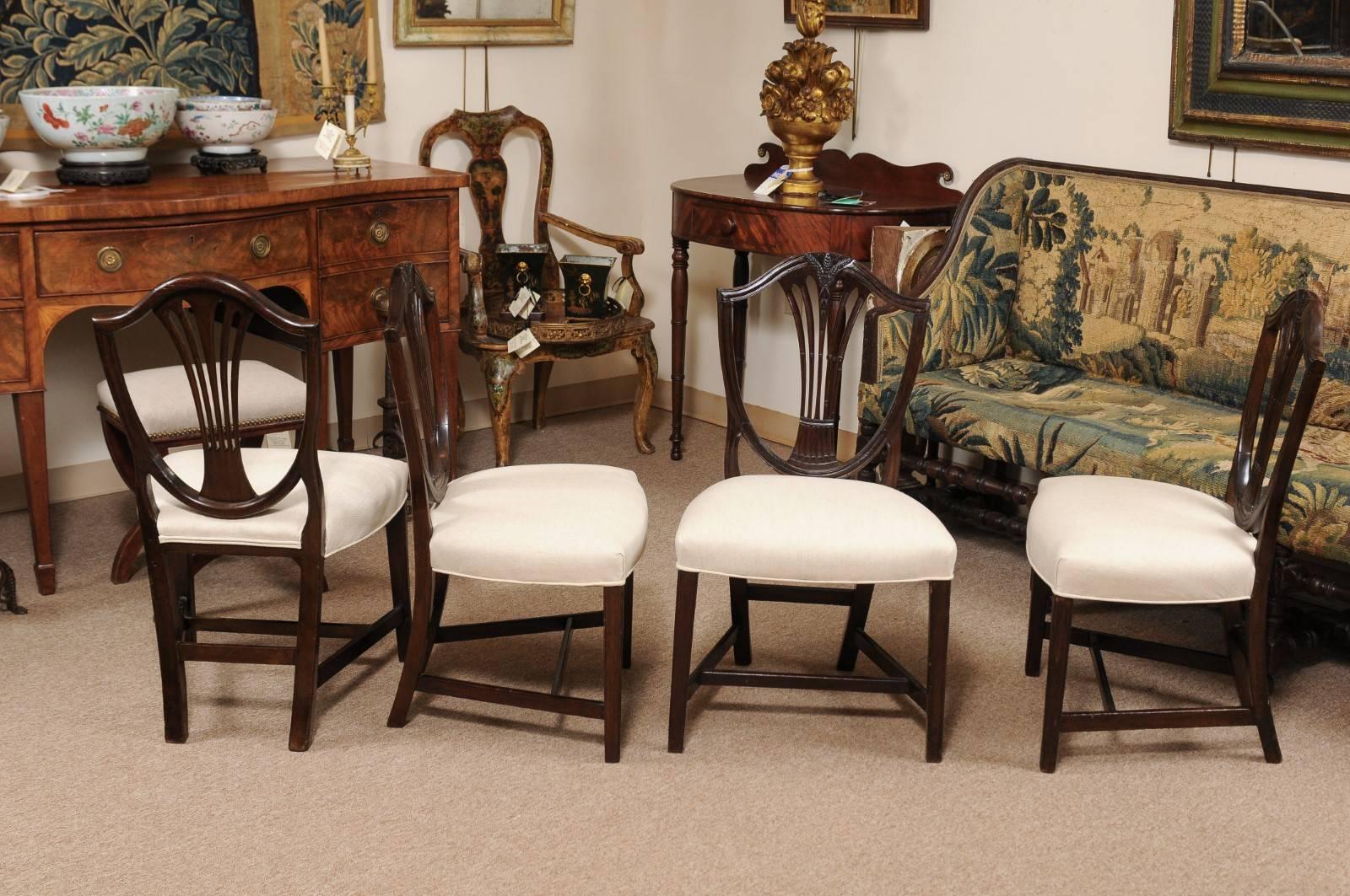 Set of 4 George III Mahogany Shieldback dining chairs, England, upholstered in linen.