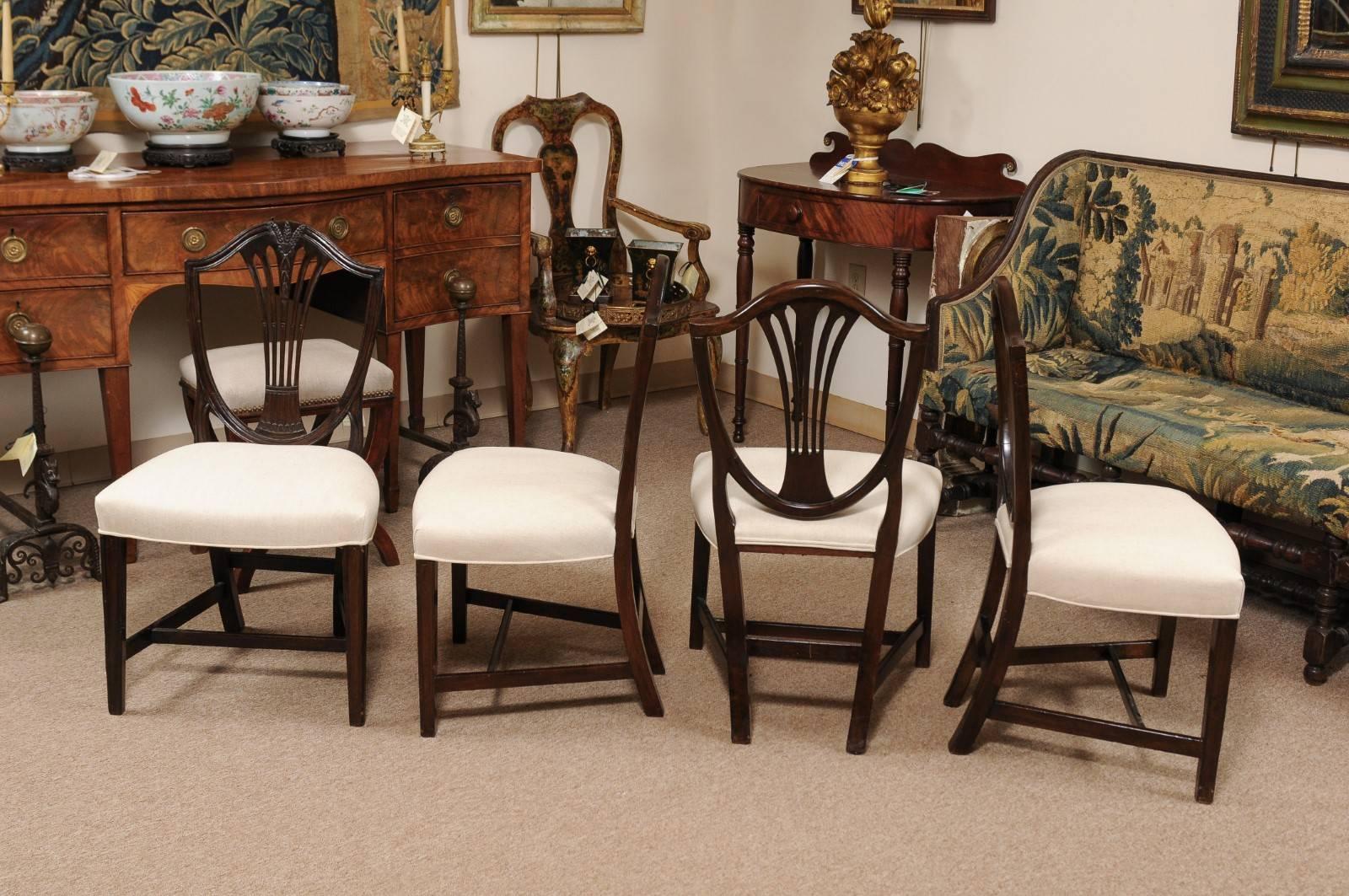 Set of 4 George III Mahogany Shieldback Dining Chairs, England In Good Condition For Sale In Atlanta, GA