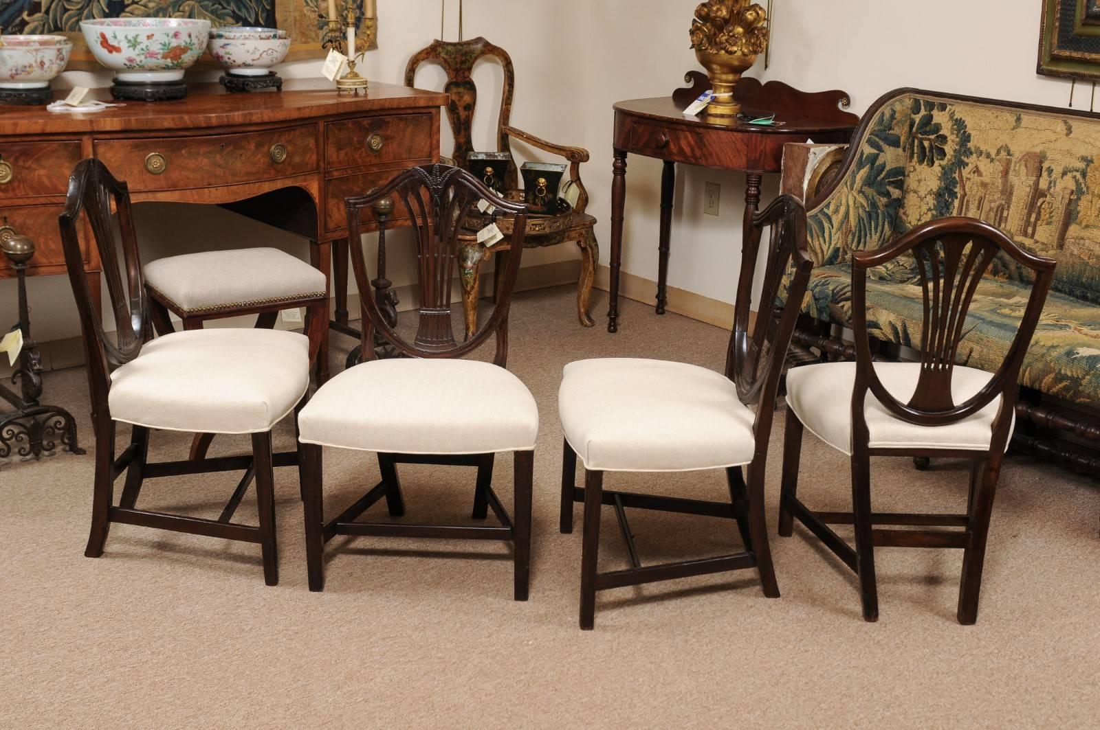 Set of 4 George III Mahogany Shieldback Dining Chairs, England For Sale 1
