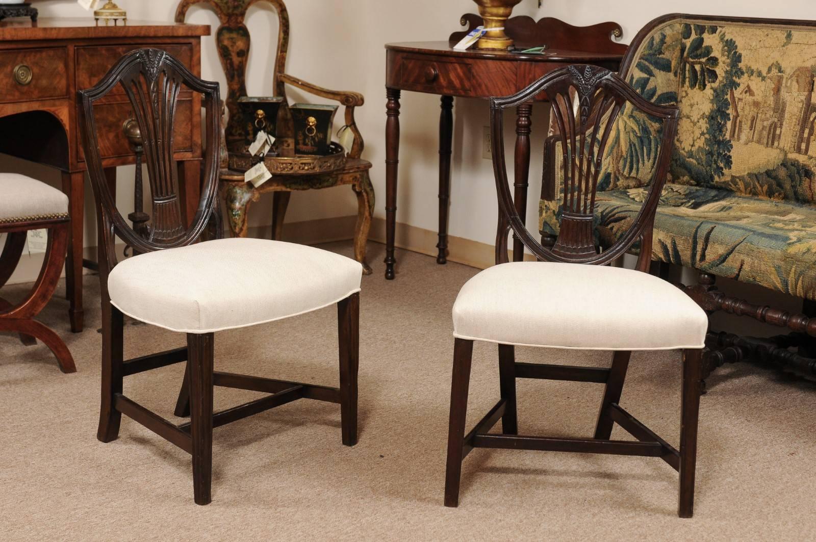 Set of 4 George III Mahogany Shieldback Dining Chairs, England For Sale 2