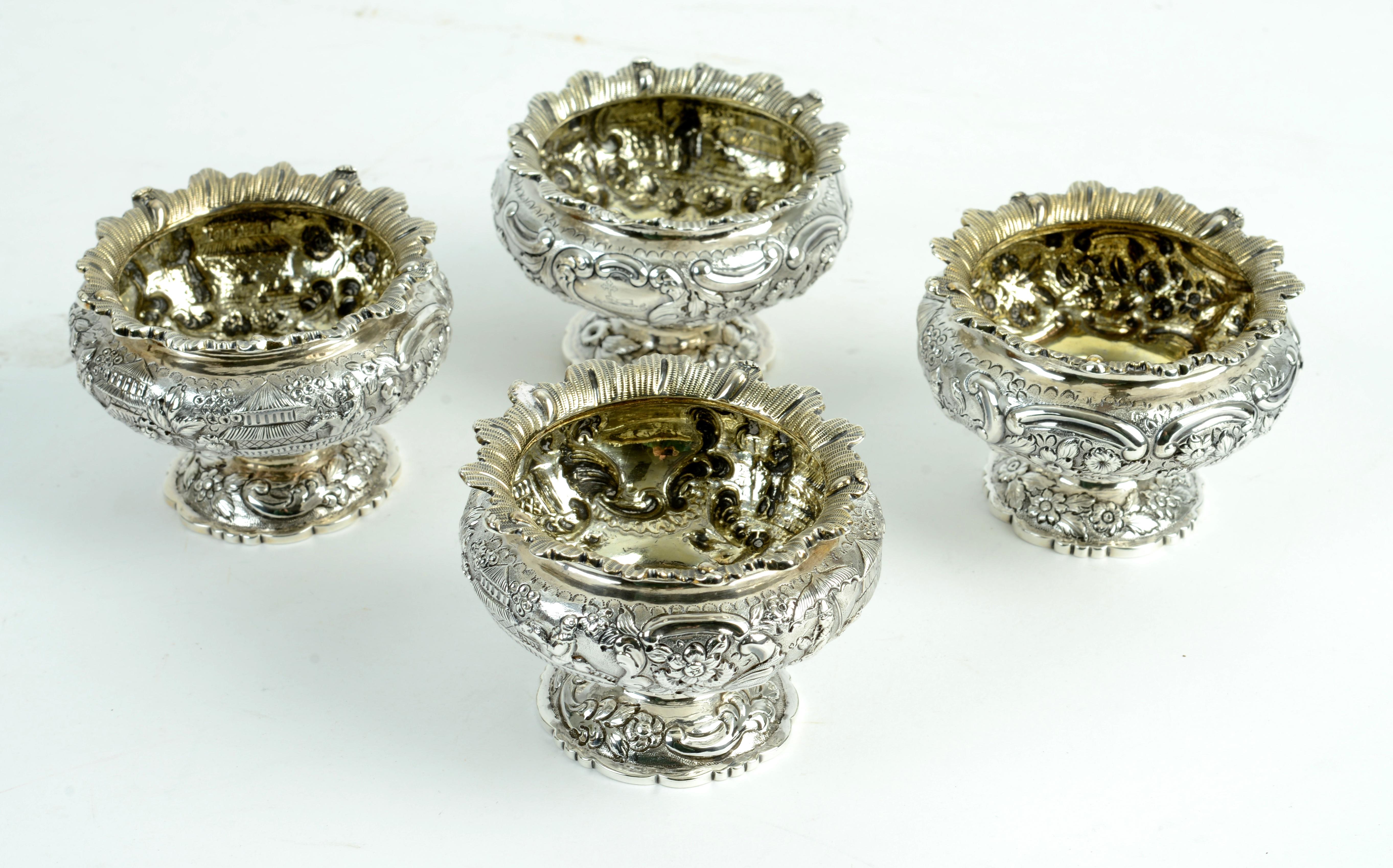 English Set of 4 Georgian Chinoiserie Decorated Master Salts by John Edward Terrey & Co. For Sale