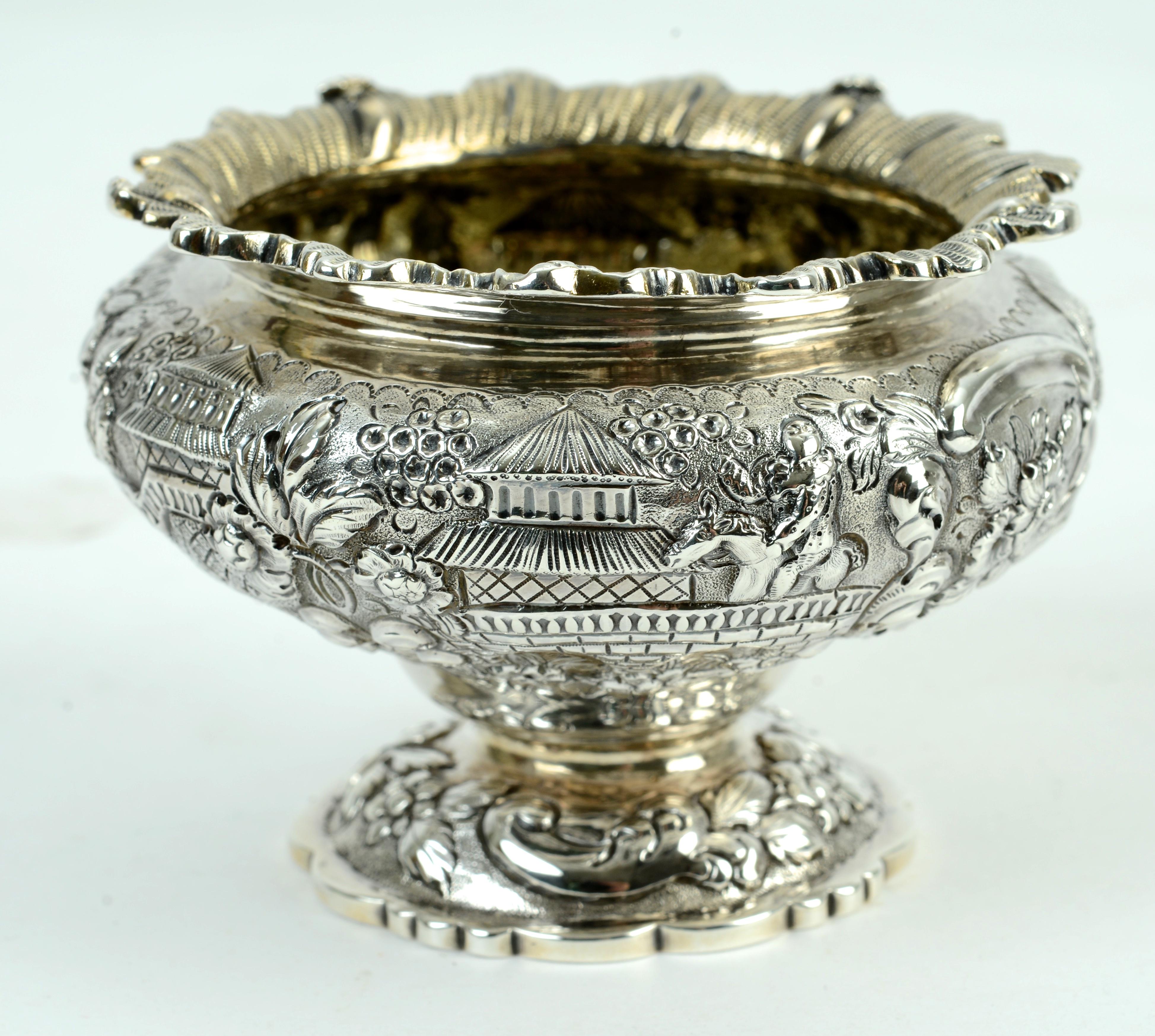 Juego de 4 Sales Maestras Georgianas Decoradas con Chinoiserie de John Edward Terrey & Co. Plata esterlina en venta