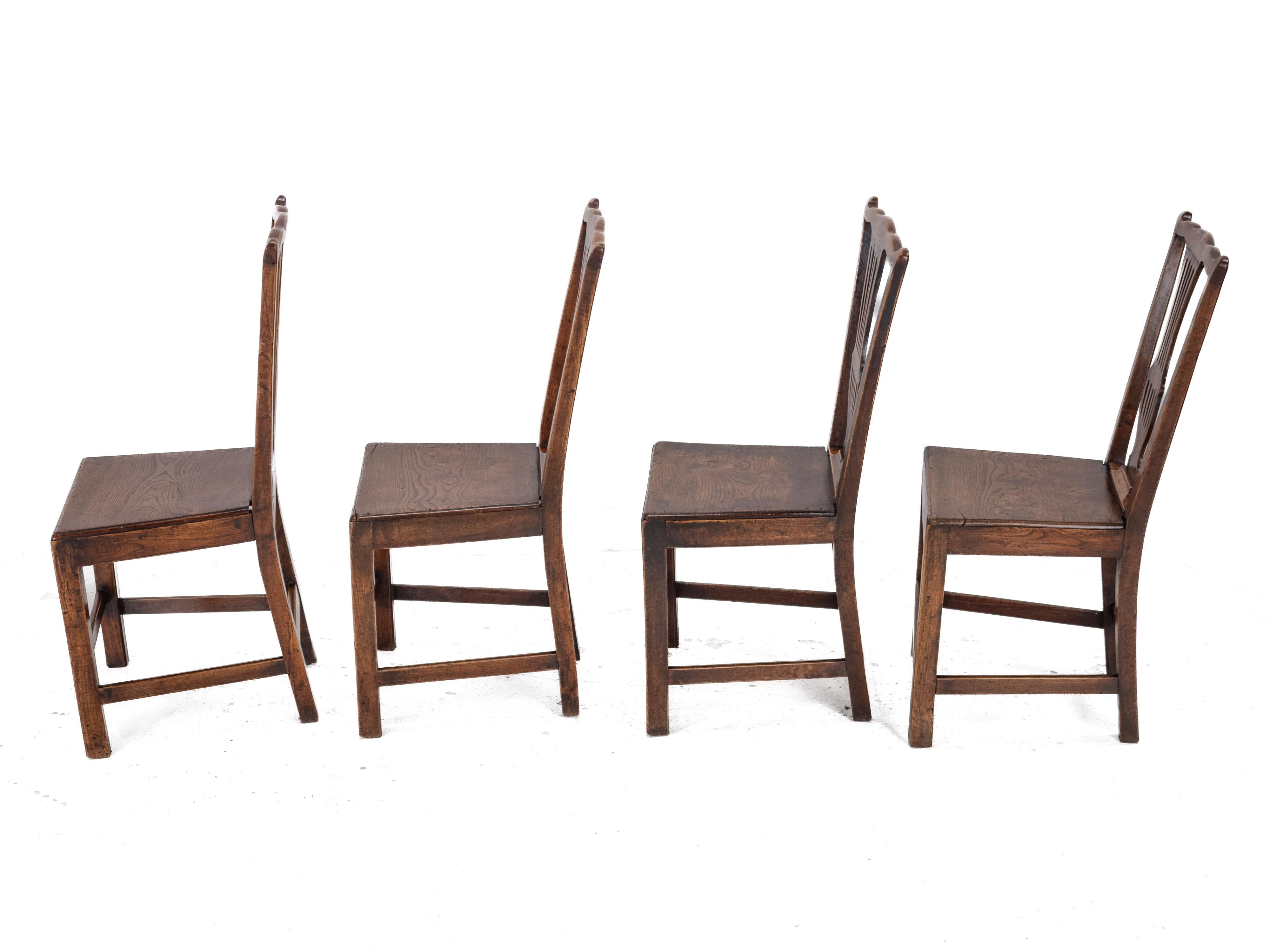 18th Century Set of 4 Georgian Elm Chippendale Country Dining Chairs, c.18th George III For Sale