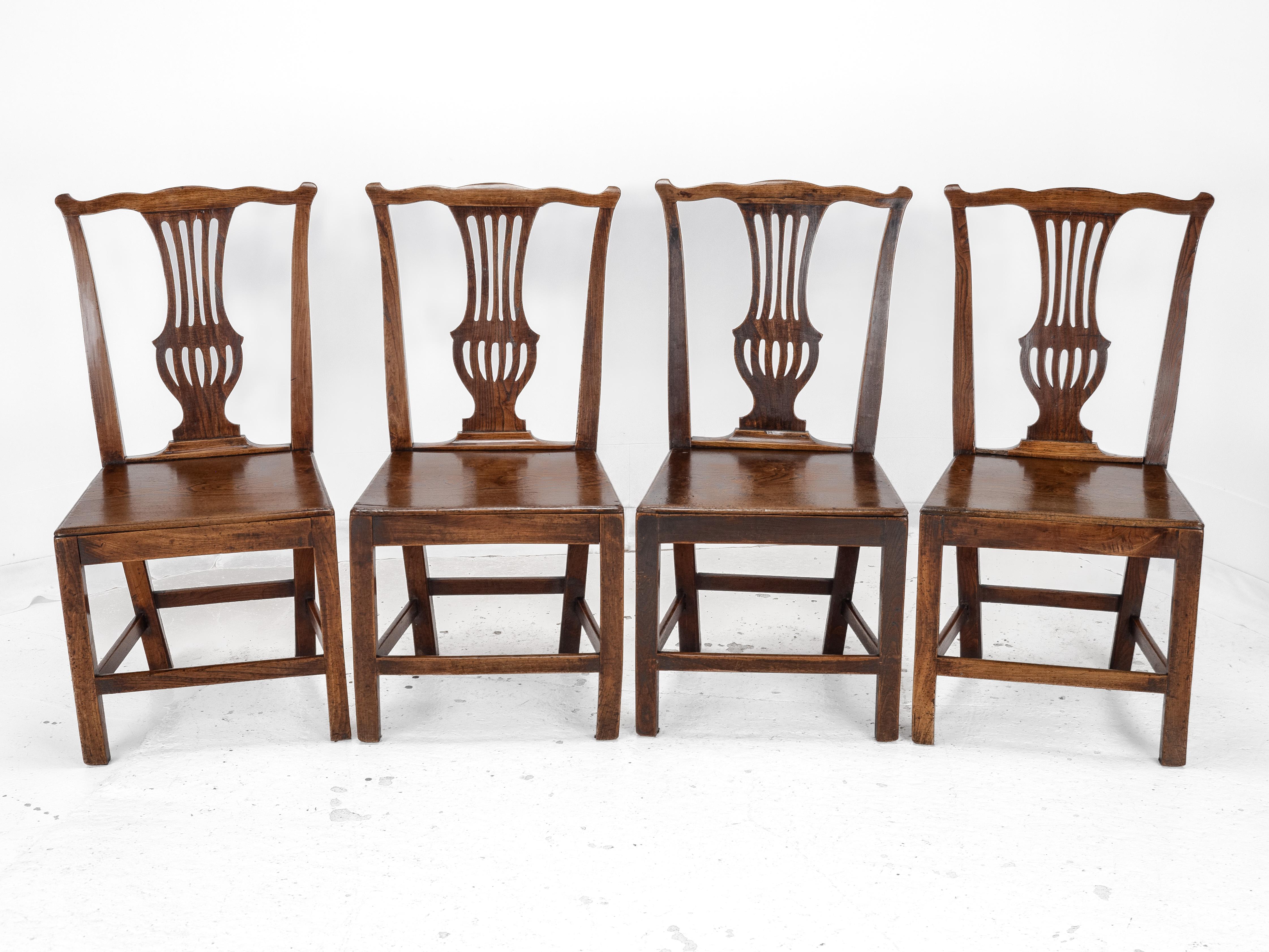English Set of 4 Georgian Elm Chippendale Country Dining Chairs Late c.18th (George III) For Sale