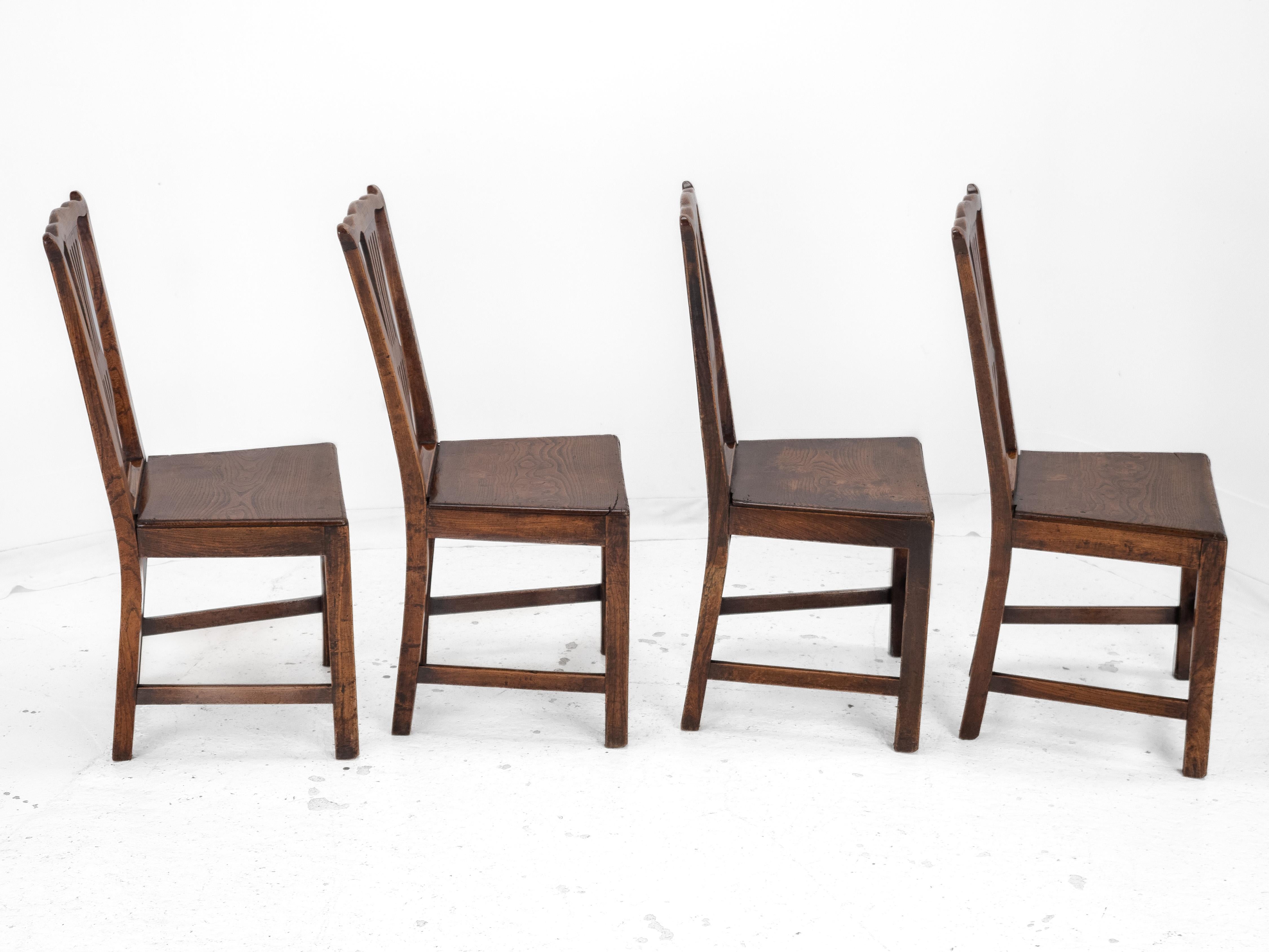 Set of 4 Georgian Elm Chippendale Country Dining Chairs Late c.18th (George III) For Sale 1
