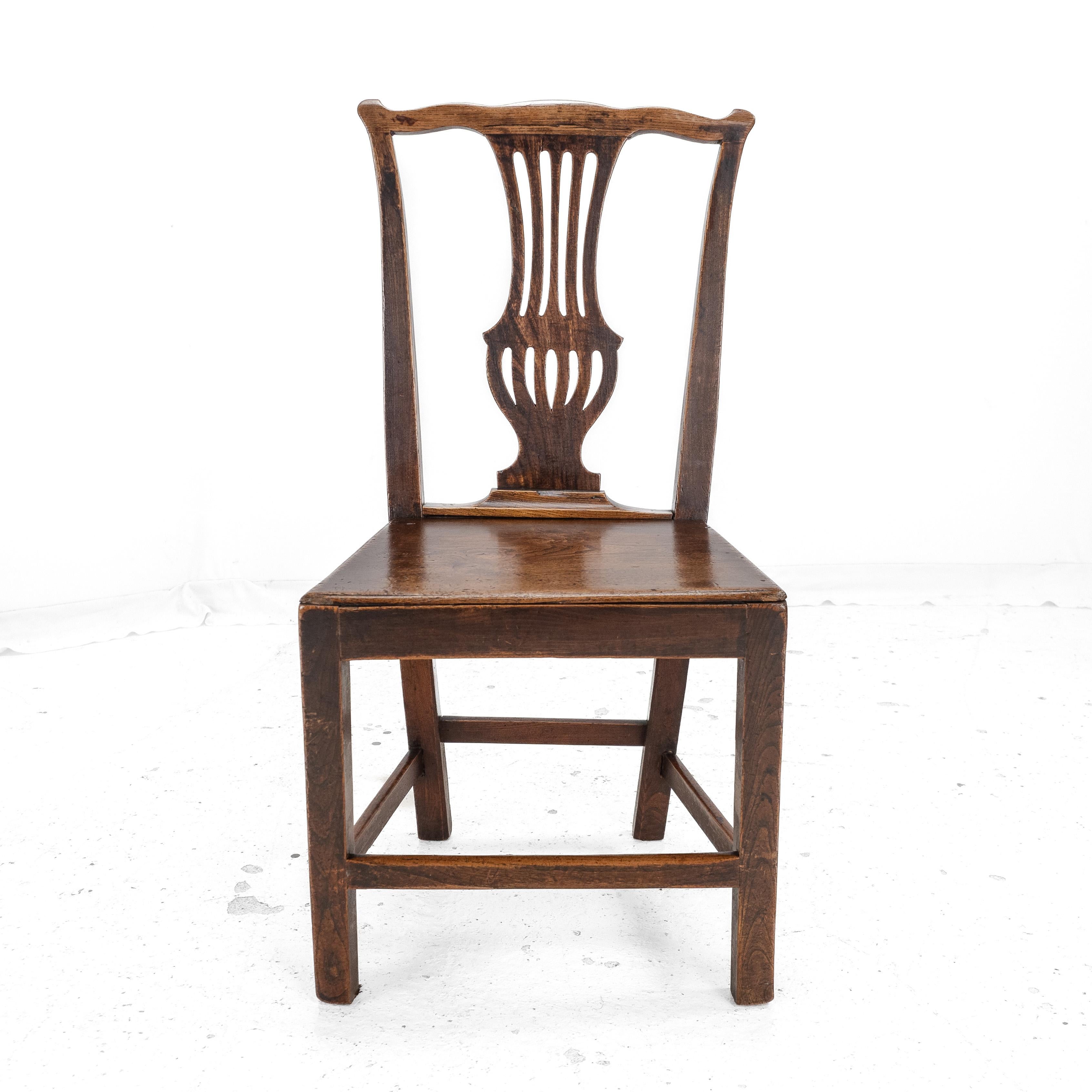 Set of 4 Georgian Elm Chippendale Country Dining Chairs Late c.18th (George III) For Sale 2