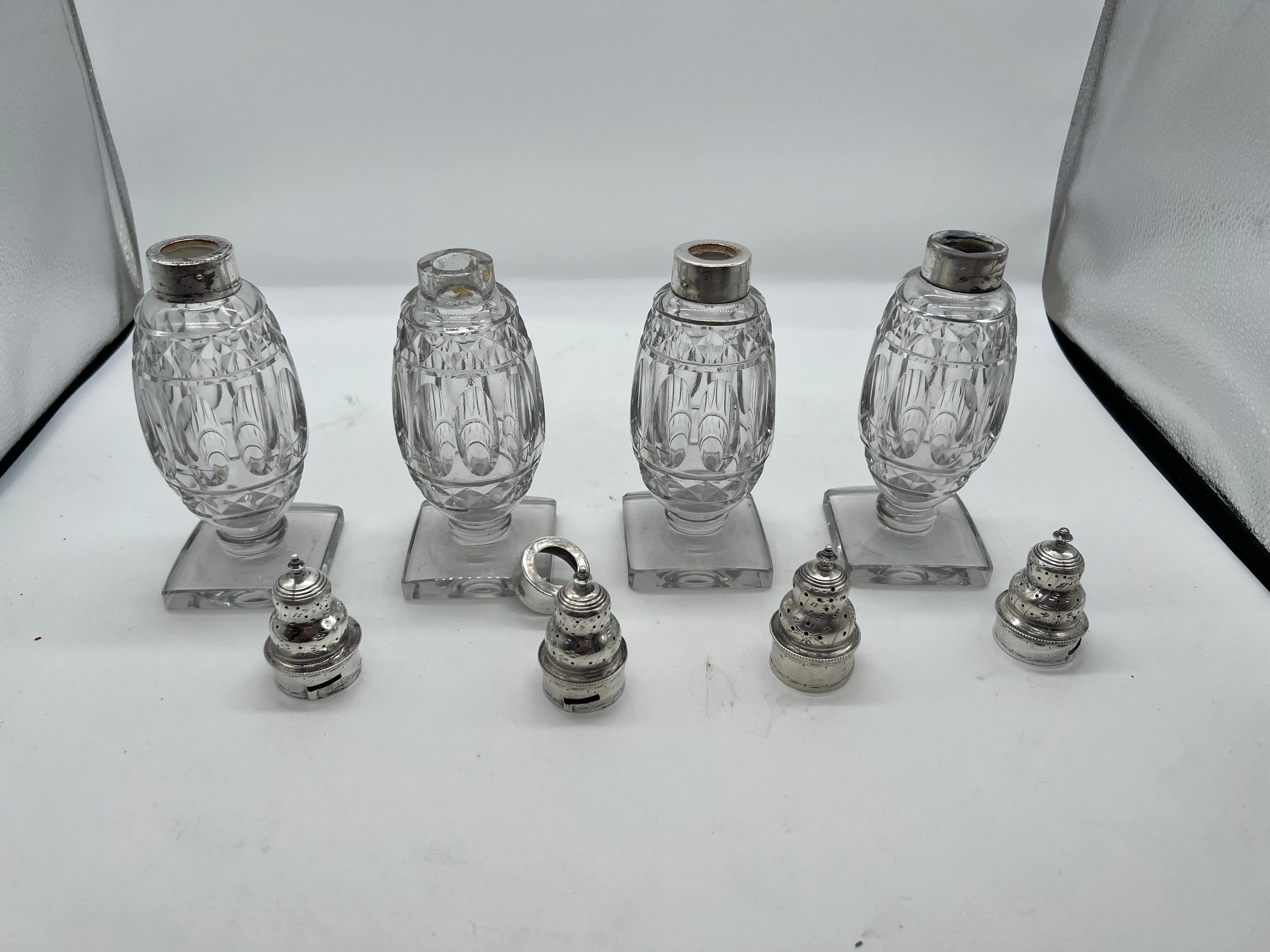 Ensemble de 4 salières et poivrières en argent et cristal taillé de style géorgien en vente 1