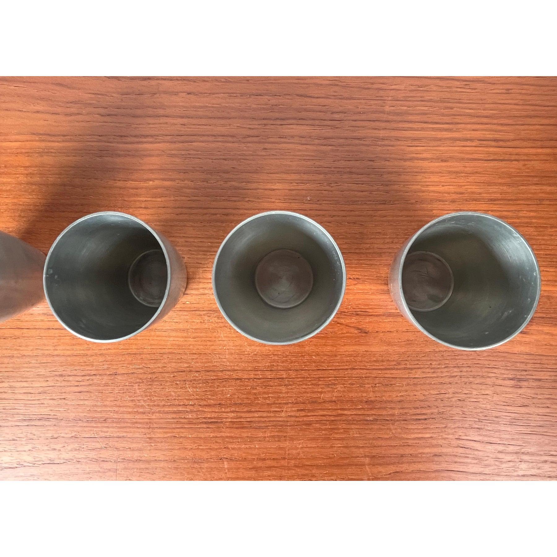 Juego de 4 tazas alemanas de peltre modernas de mediados de siglo, Harald Buchrucker, años 60 en venta 3