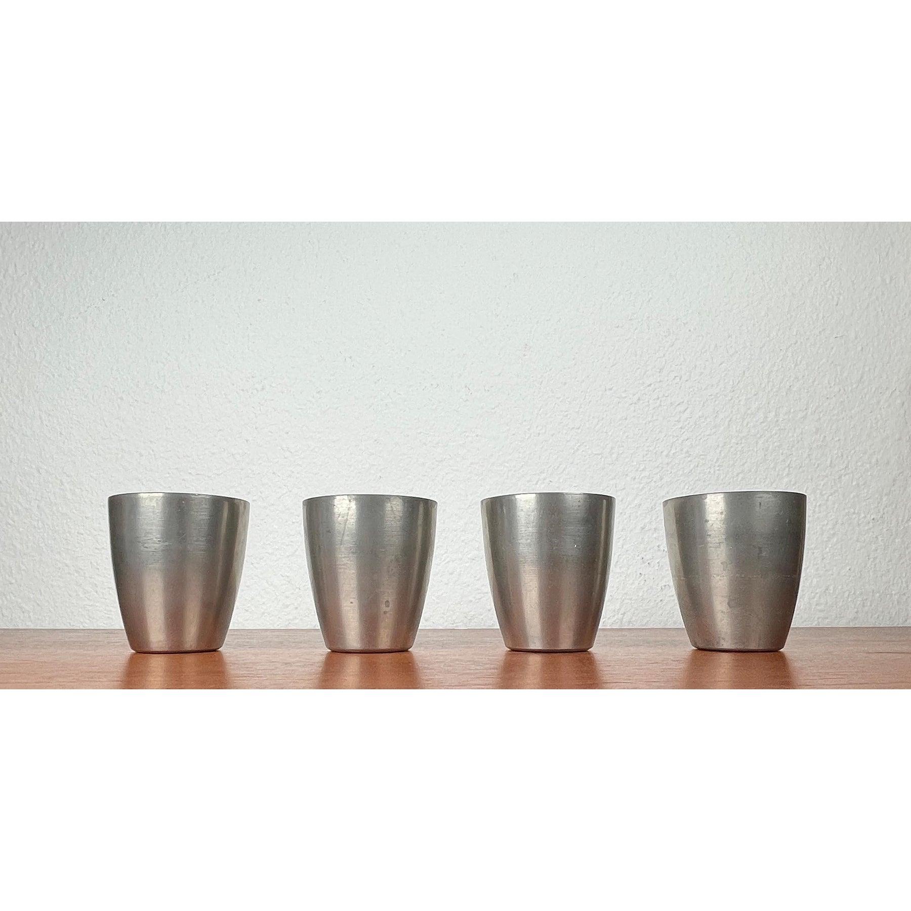 Juego de 4 tazas alemanas de peltre modernas de mediados de siglo, Harald Buchrucker, años 60 en venta 6