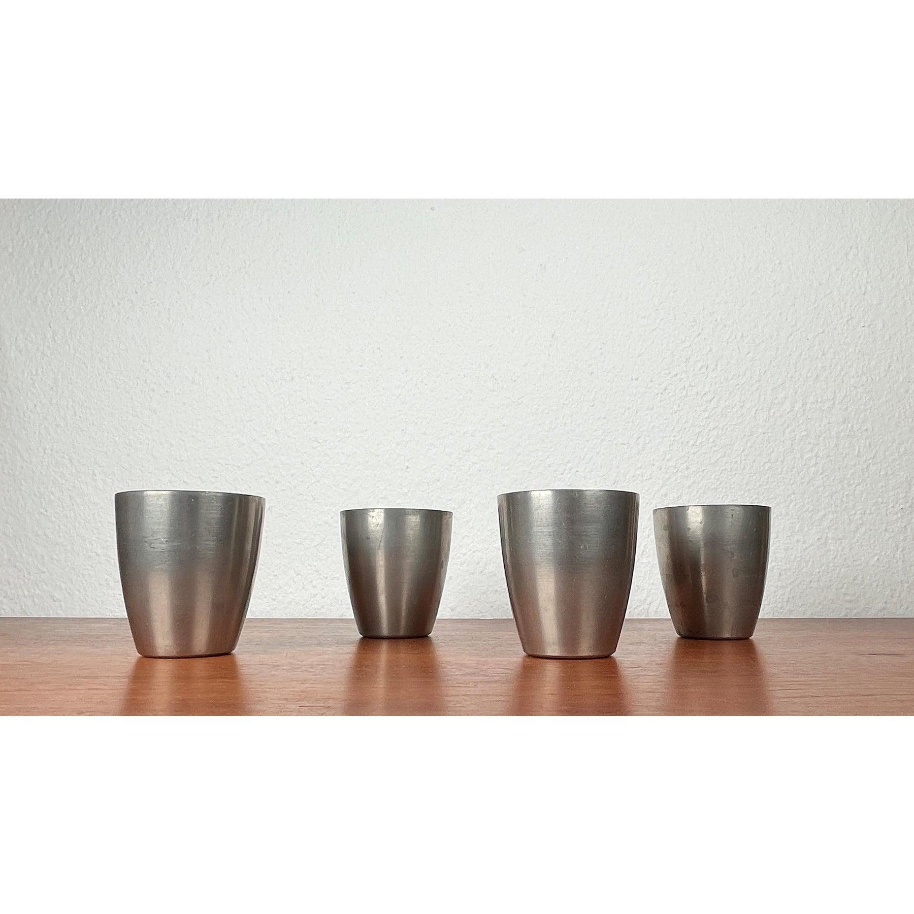 Juego de 4 tazas alemanas de peltre modernas de mediados de siglo, Harald Buchrucker, años 60 en venta 7