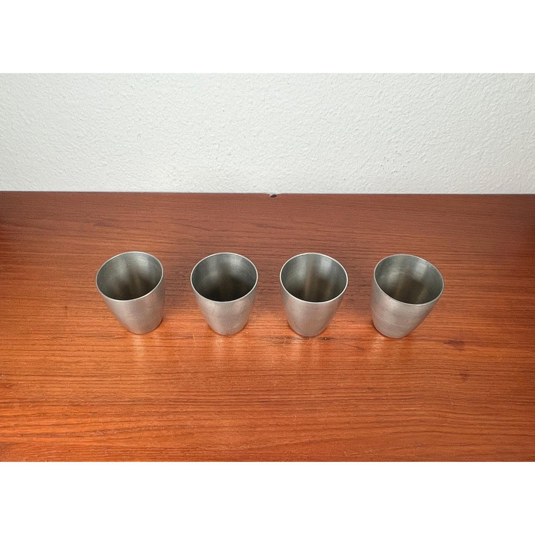 Juego de 4 tazas alemanas de peltre modernas de mediados de siglo, Harald Buchrucker, años 60 Metal en venta