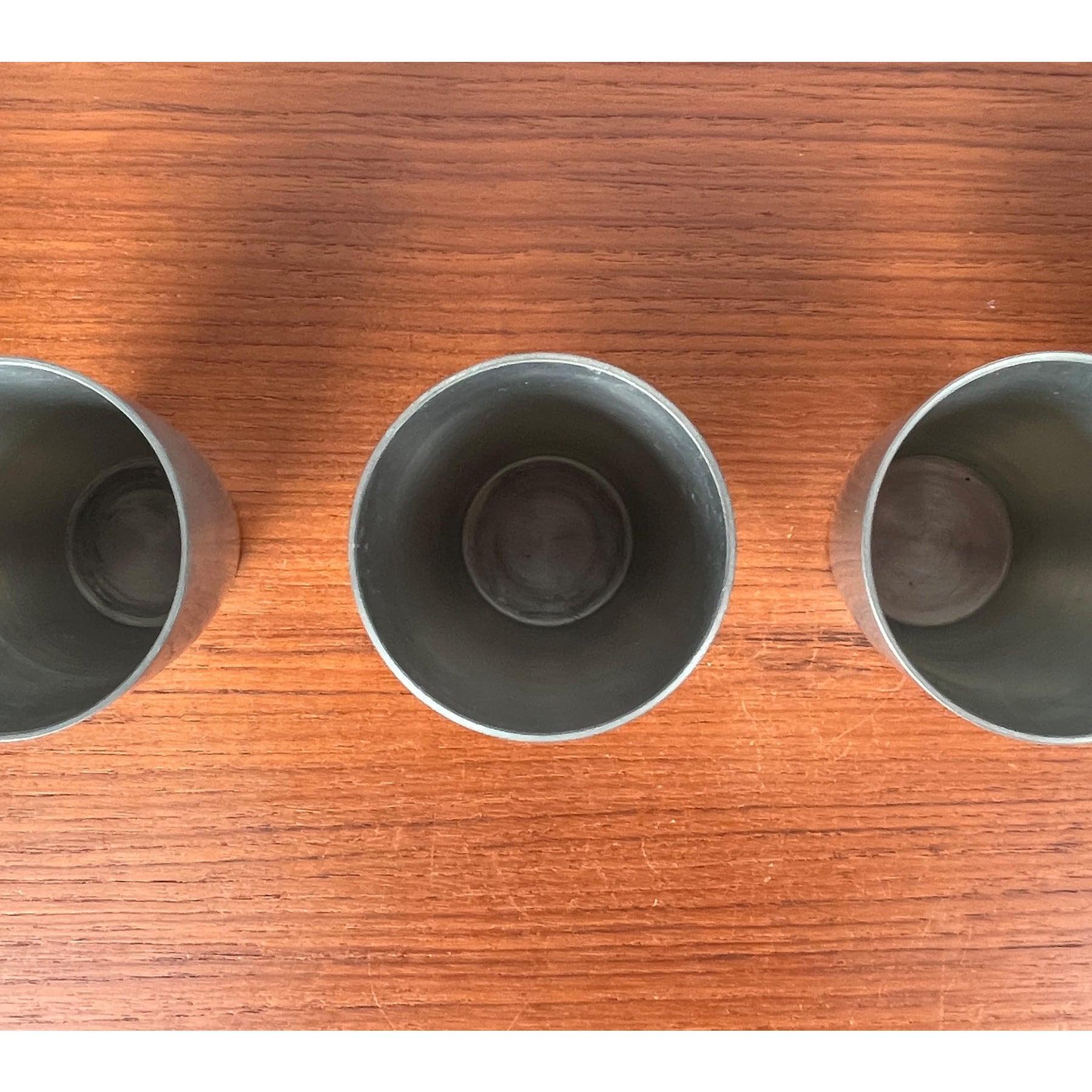 Juego de 4 tazas alemanas de peltre modernas de mediados de siglo, Harald Buchrucker, años 60 en venta 1
