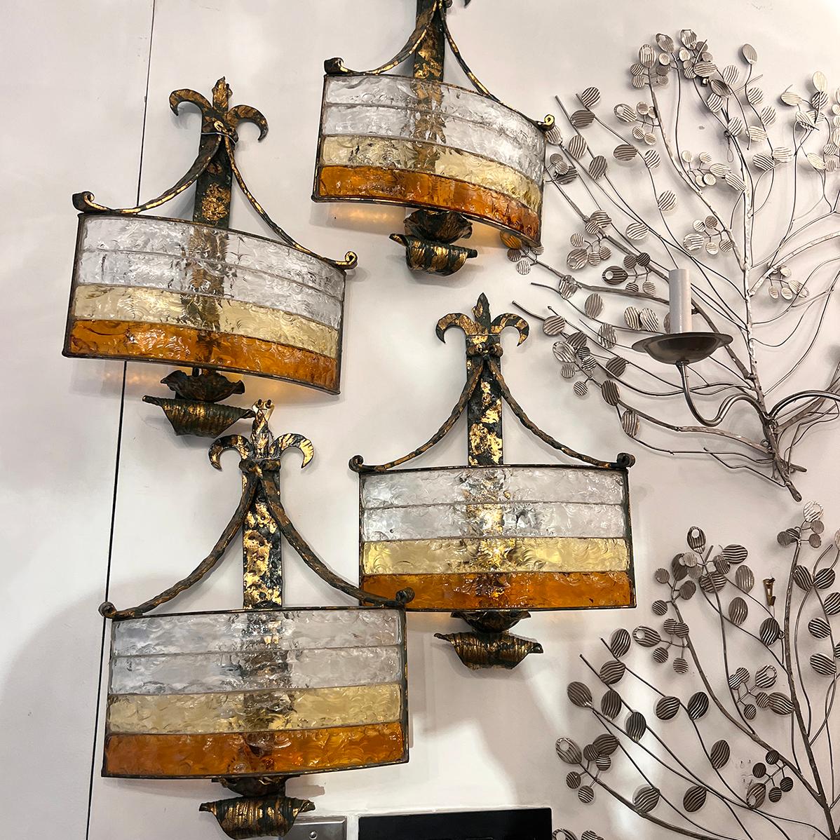 Juego de 4 Apliques Dorados con Cristal, Se venden por Pareja en venta 1