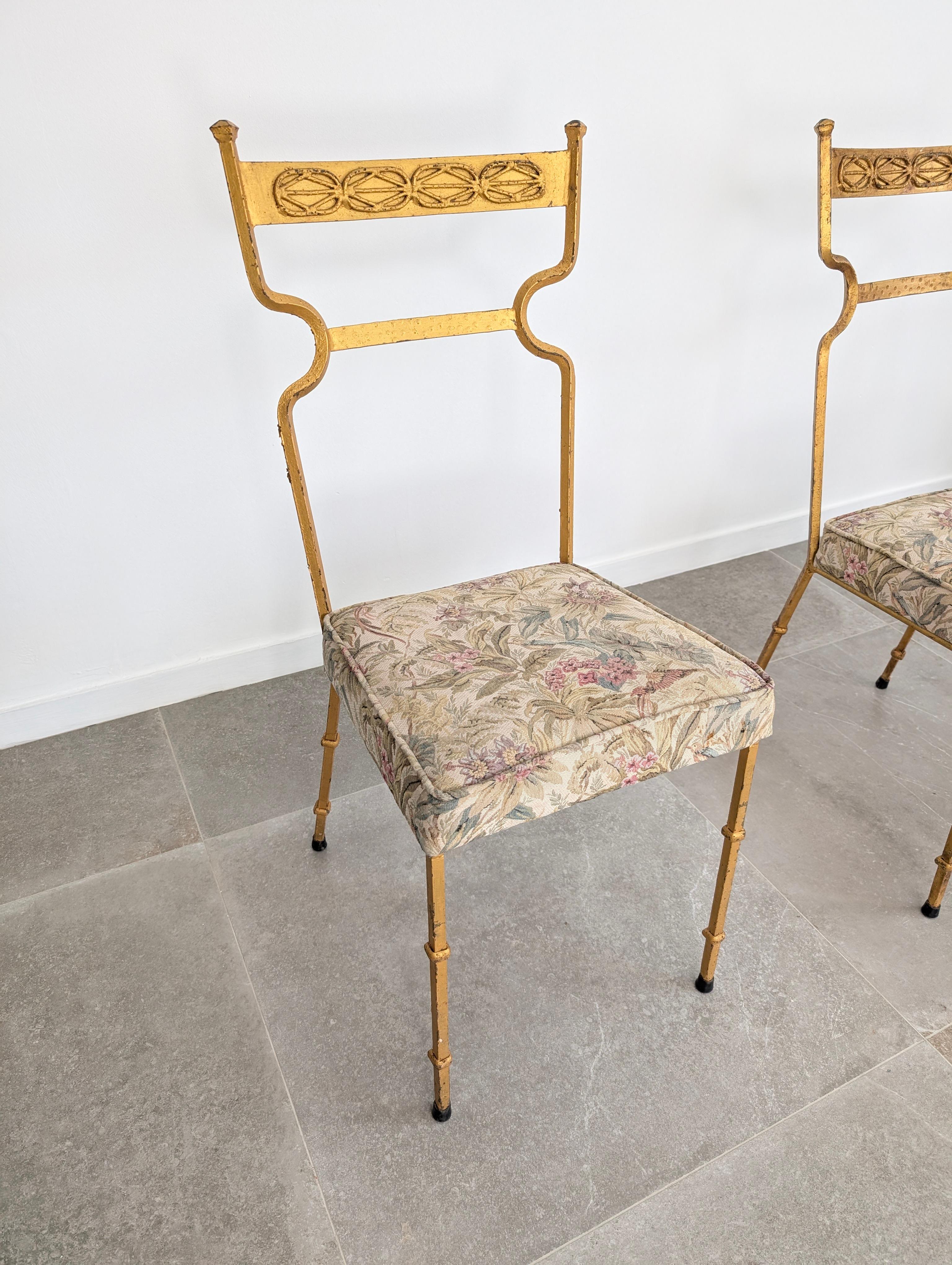 Dorato Set di 4 sedie in ferro battuto dorato con rivestimento floreale, anni '80 in vendita