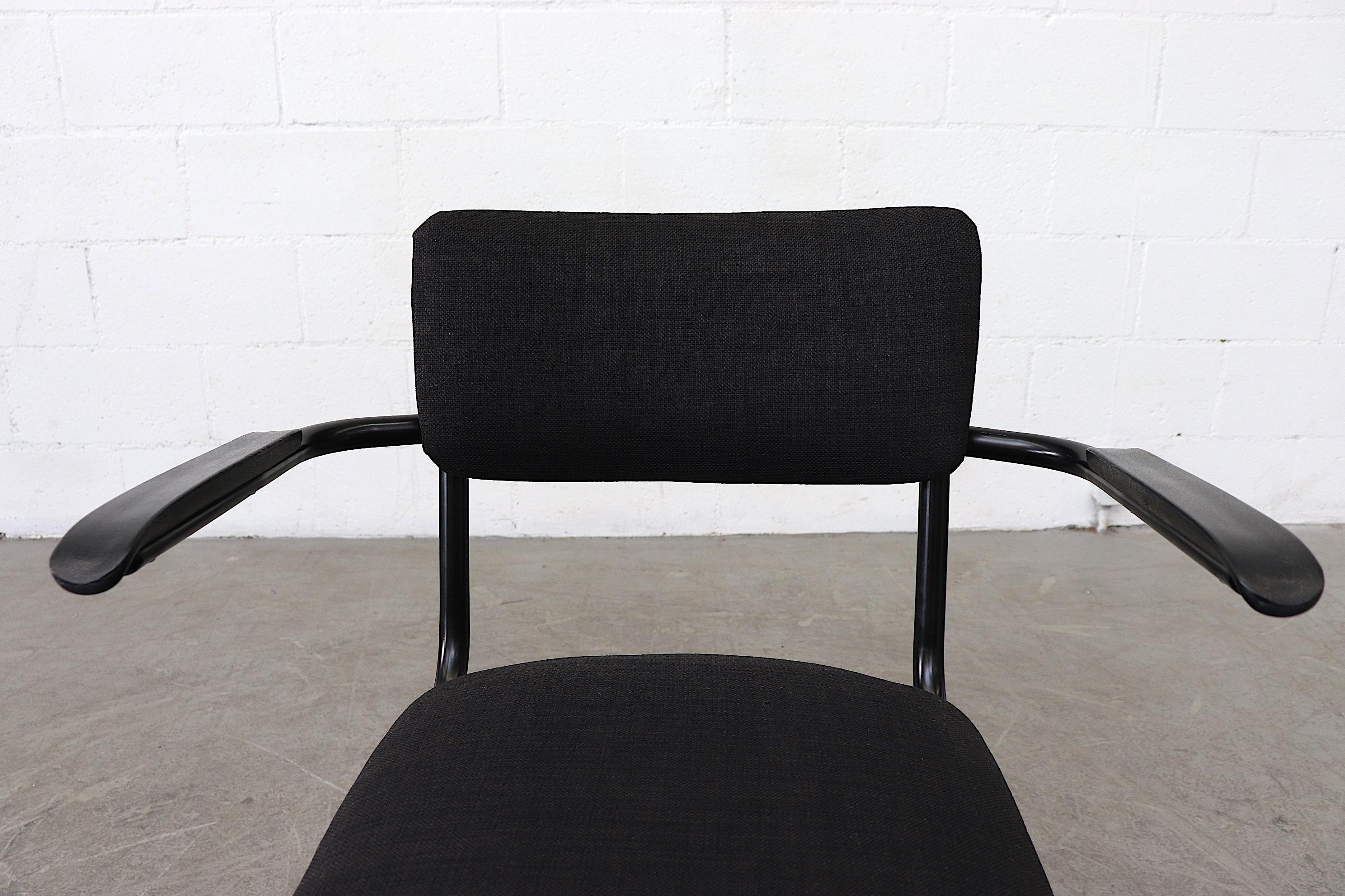 Ensemble de 4 chaises tubulaires Fana Metaal « N° 112 » avec accoudoirs en acrylique en vente 2