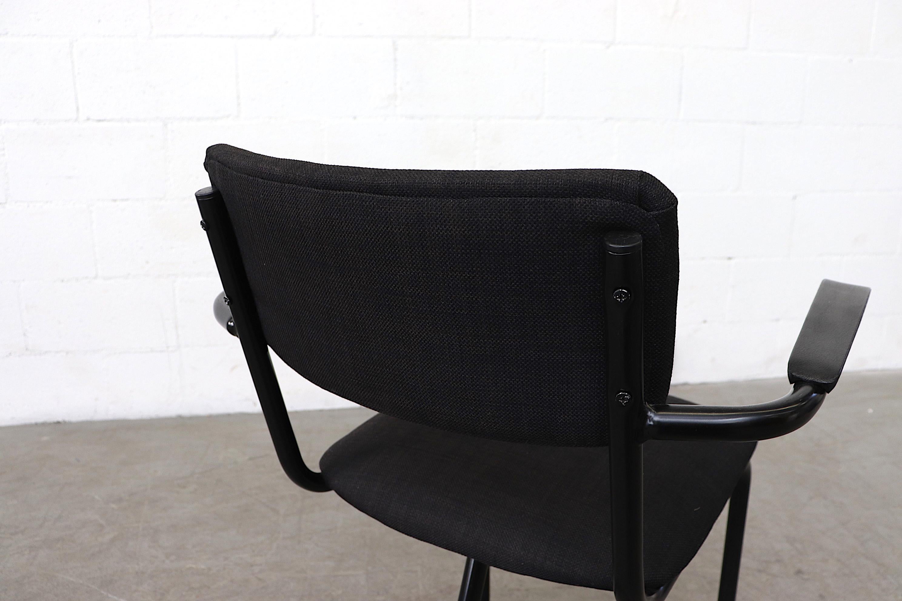 Ensemble de 4 chaises tubulaires Fana Metaal « N° 112 » avec accoudoirs en acrylique en vente 4
