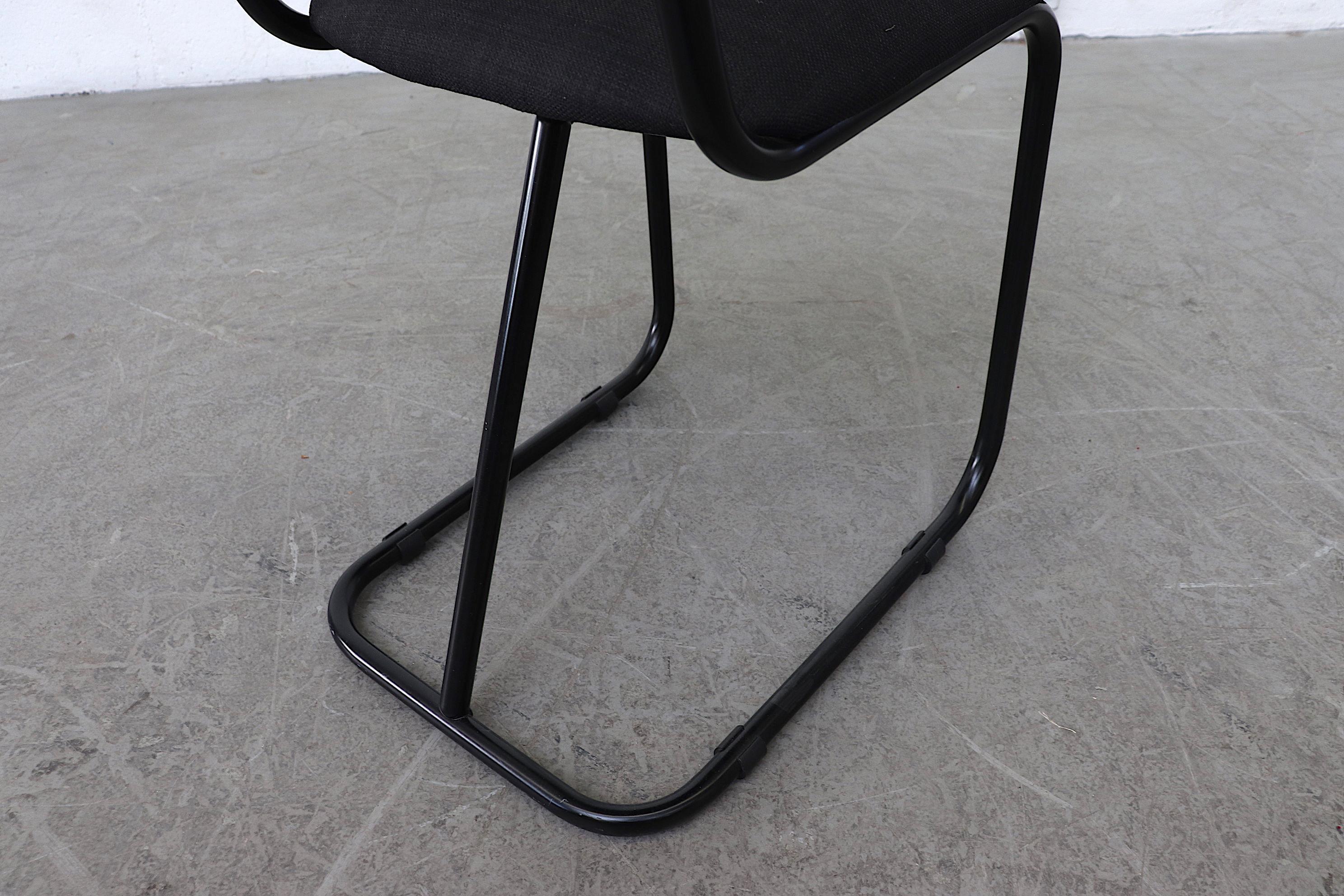 Satz von 4 Fana Metaal „No. 112“ röhrenförmigen Stühlen mit Acryl-Armlehnenlehnen im Angebot 5