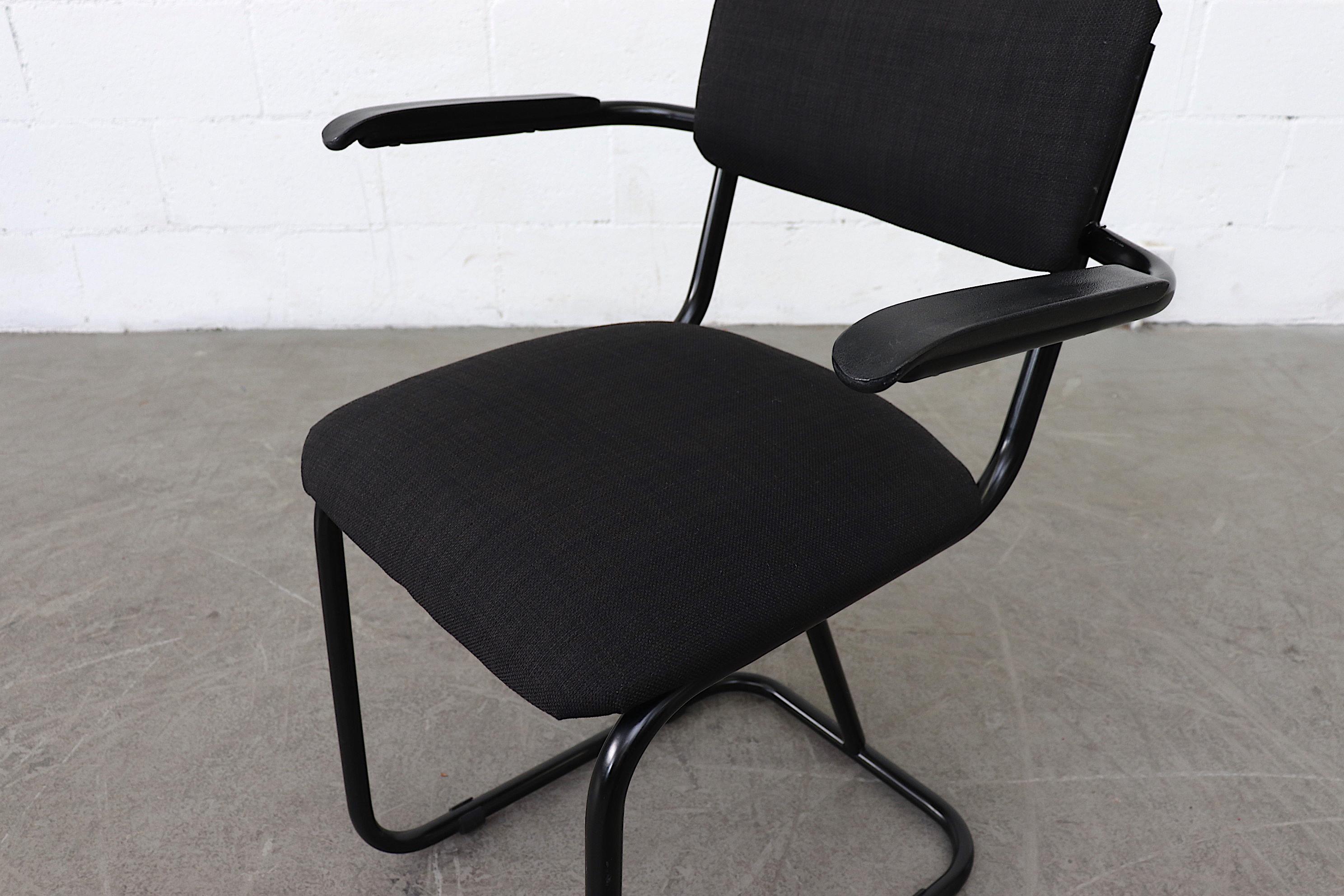 Ensemble de 4 chaises tubulaires Fana Metaal « N° 112 » avec accoudoirs en acrylique en vente 1
