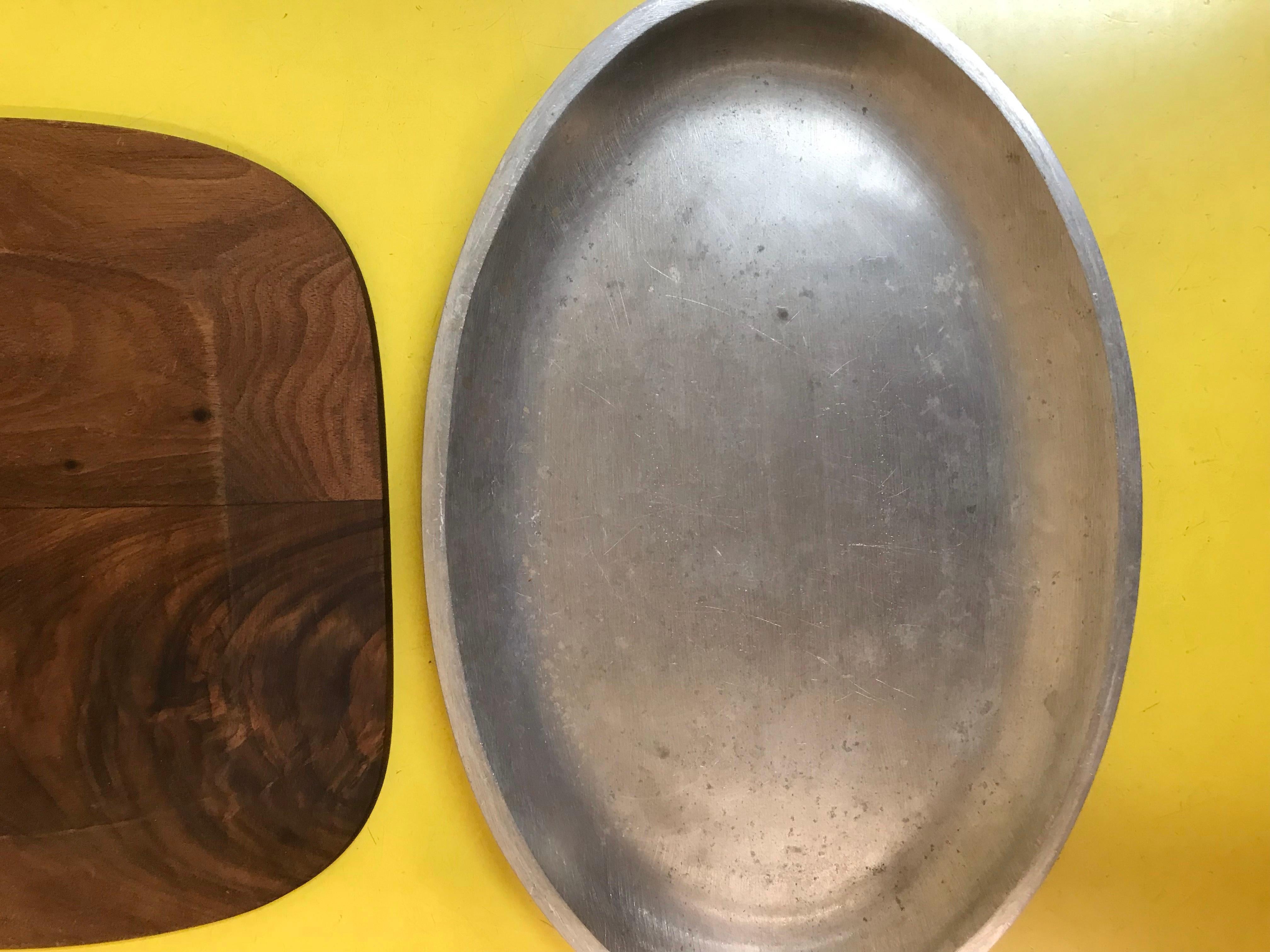 Set of 4 Gladmark Teak and Aluminum Plates 1