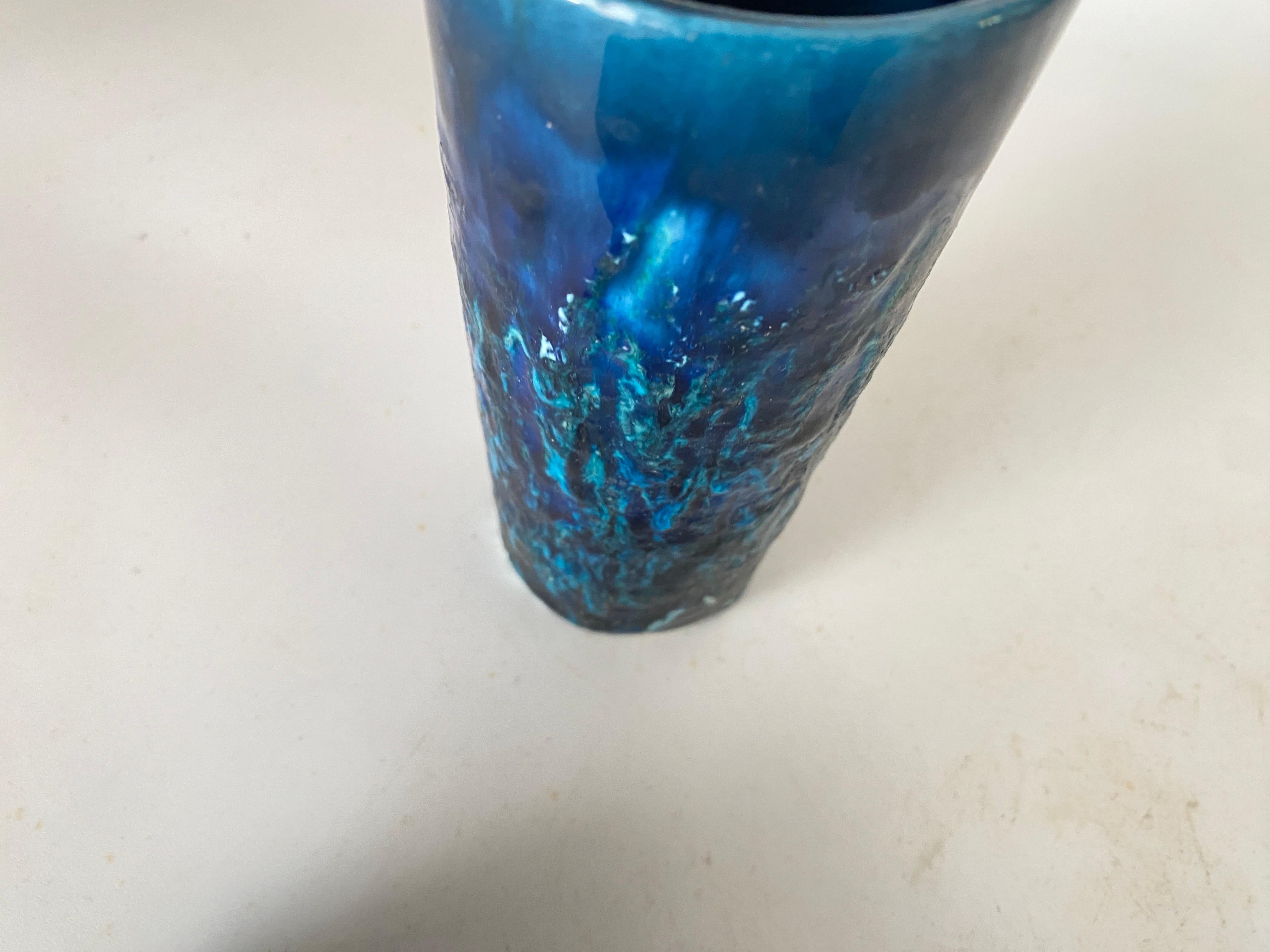 Ensemble de 4 verres en céramique de style Bistosi, style Aldo Londi, 1960. Il a été fabriqué en Italie.
Les couleurs sont bleues.
