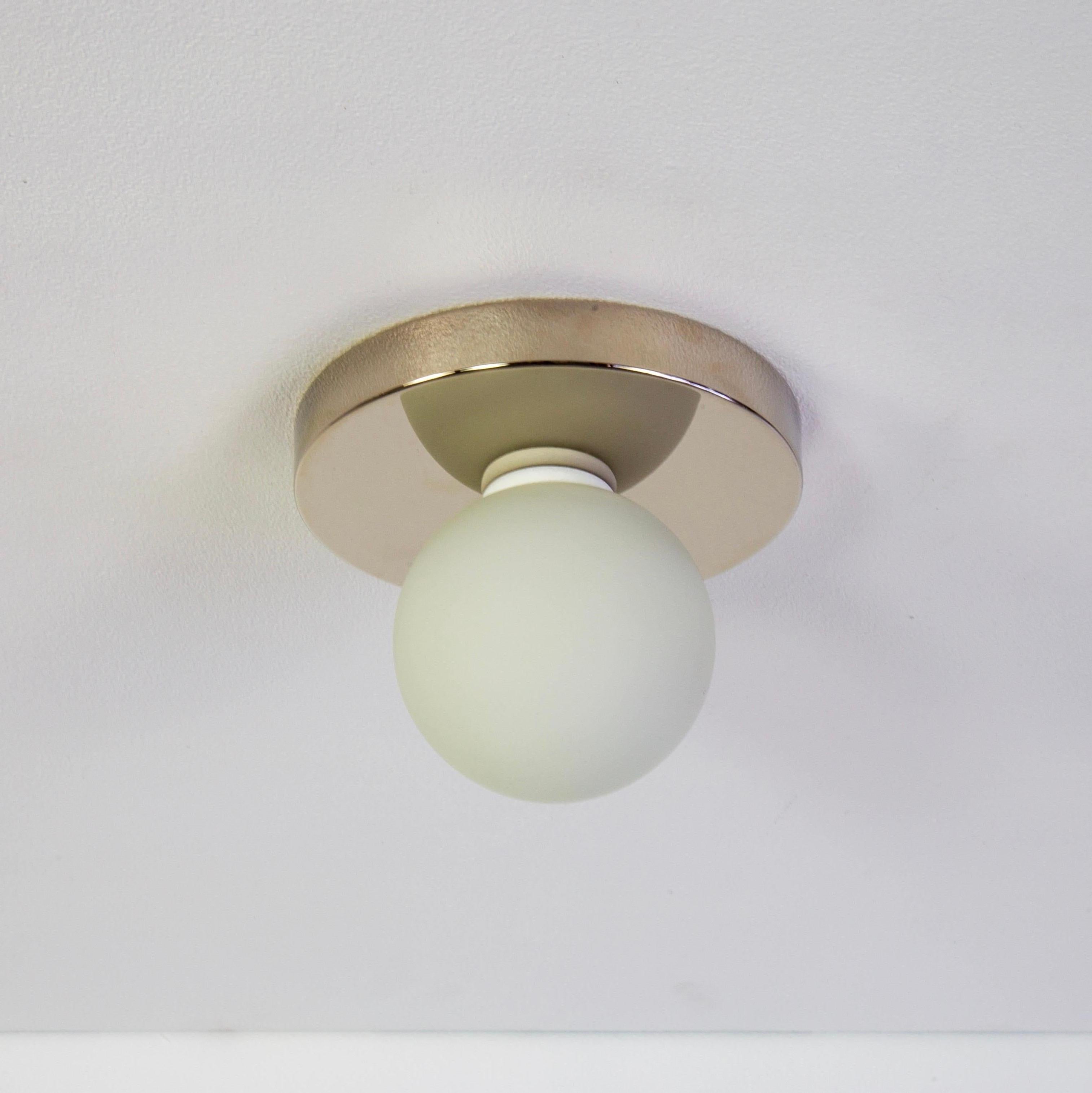 Moderno Set di 4 montature a incasso a globo, Research.Lighting, nichel lucido, vetro da 3 pollici, MTO in vendita