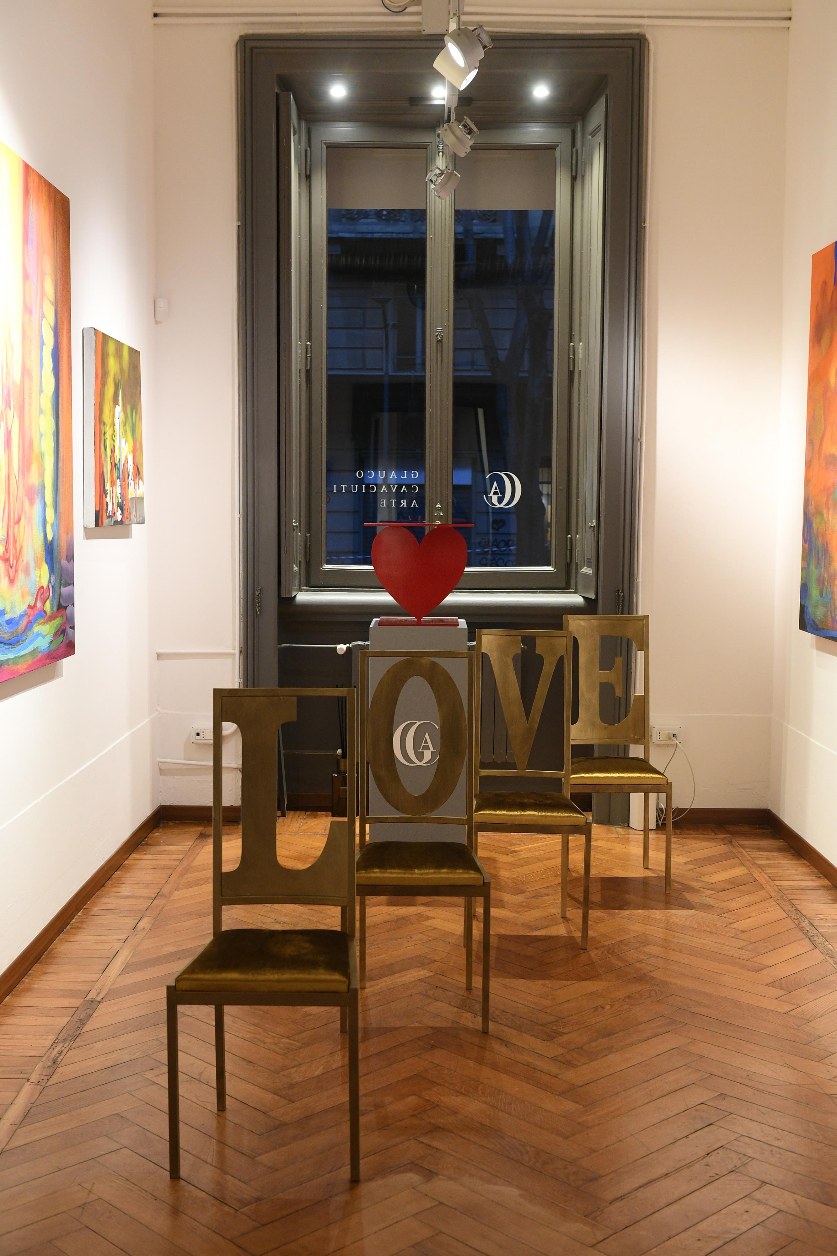 Ensemble de 4 chaises en lettres d'amour dorées par Giulia Maria Ligresti Neuf - En vente à Geneve, CH