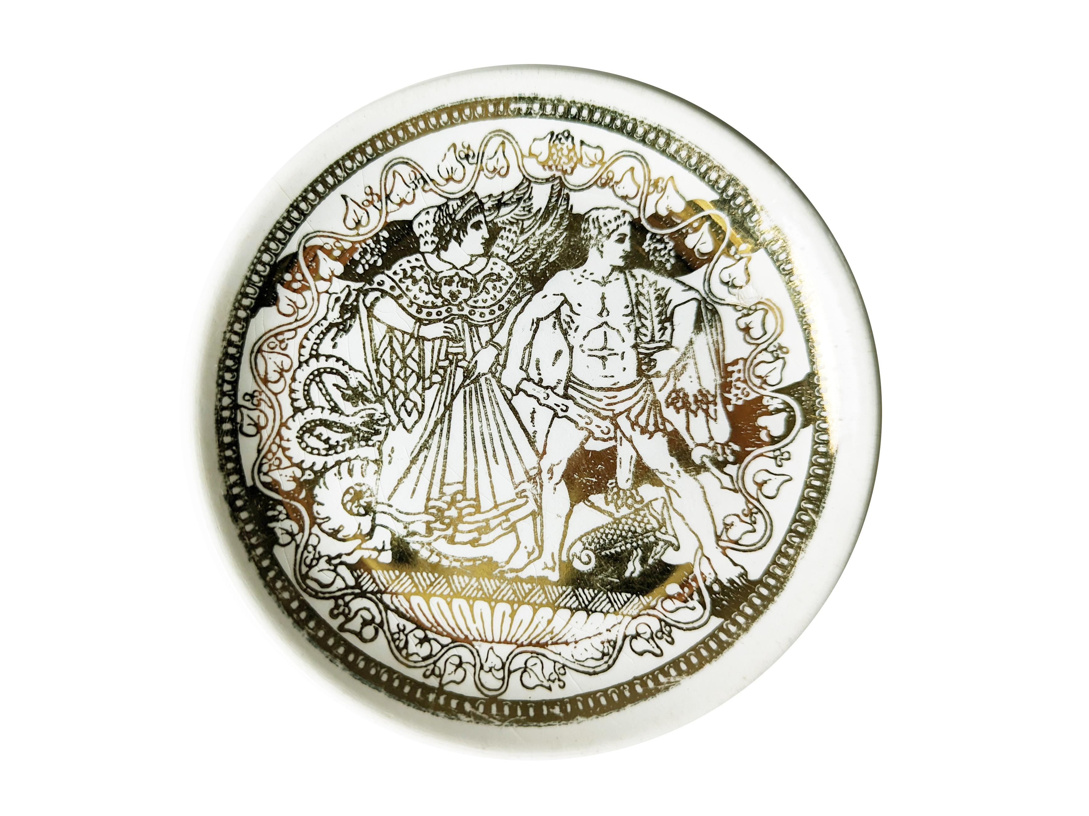 Set of 4 Golden & White Ceramic Small Coaster, Fornasetti Mitologia Series In Good Condition For Sale In Varese, Lombardia