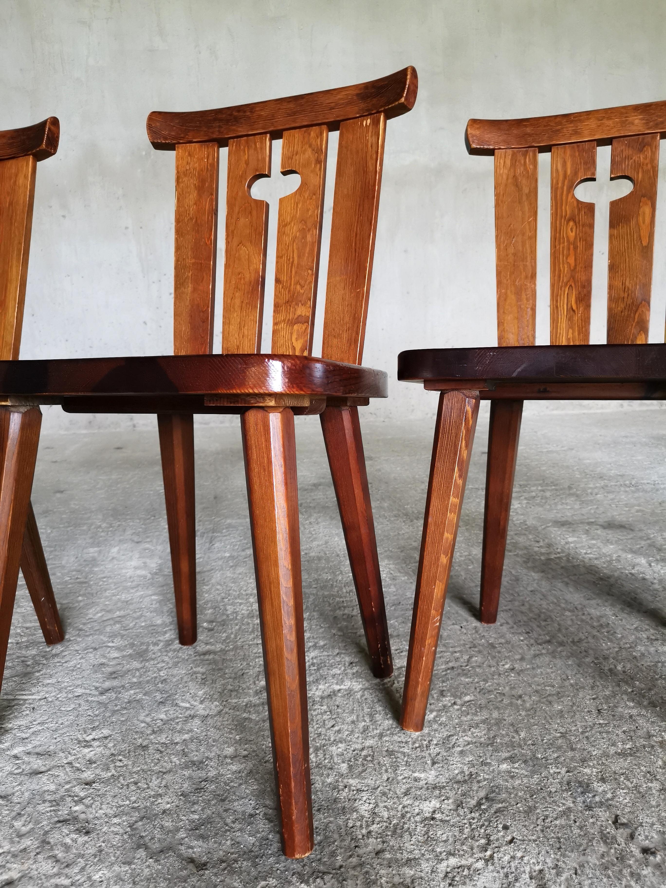 Set of 4 iconic Göran Malmvall dining chairs in solid Oregon pine, Sweden 1940s For Sale 3