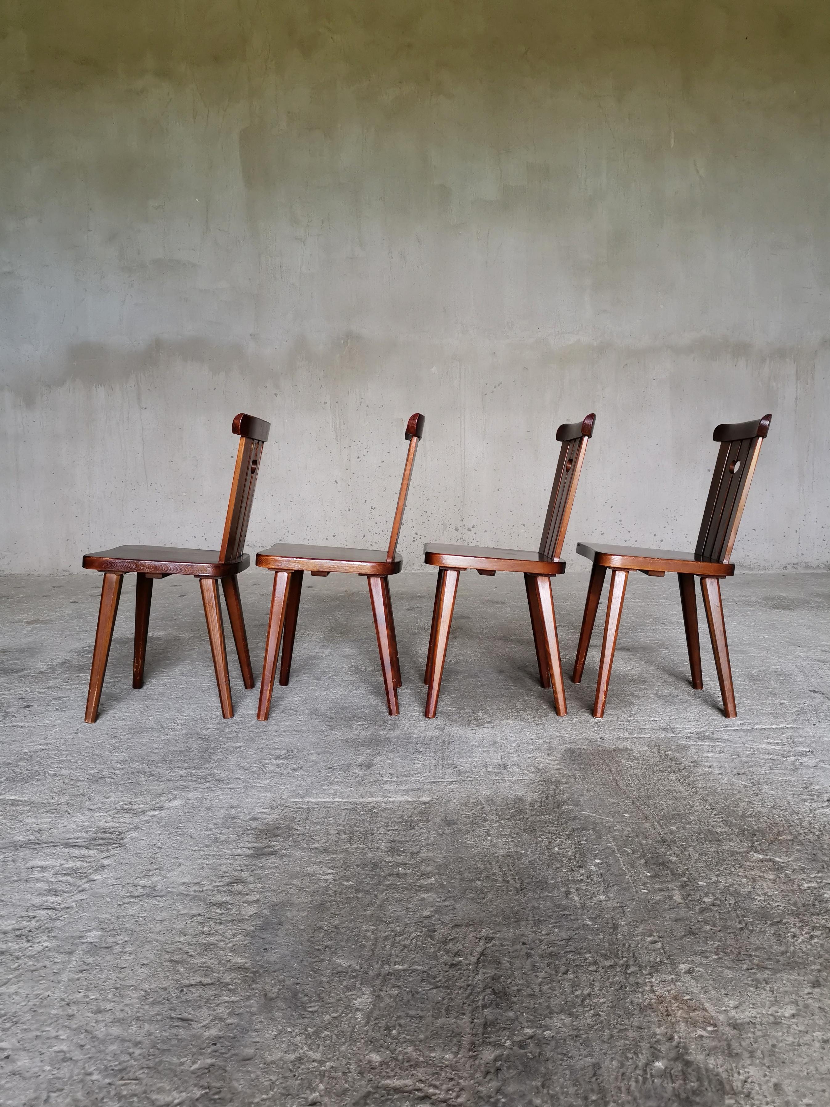 Scandinavian Modern Set of 4 iconic Göran Malmvall dining chairs in solid Oregon pine, Sweden 1940s For Sale