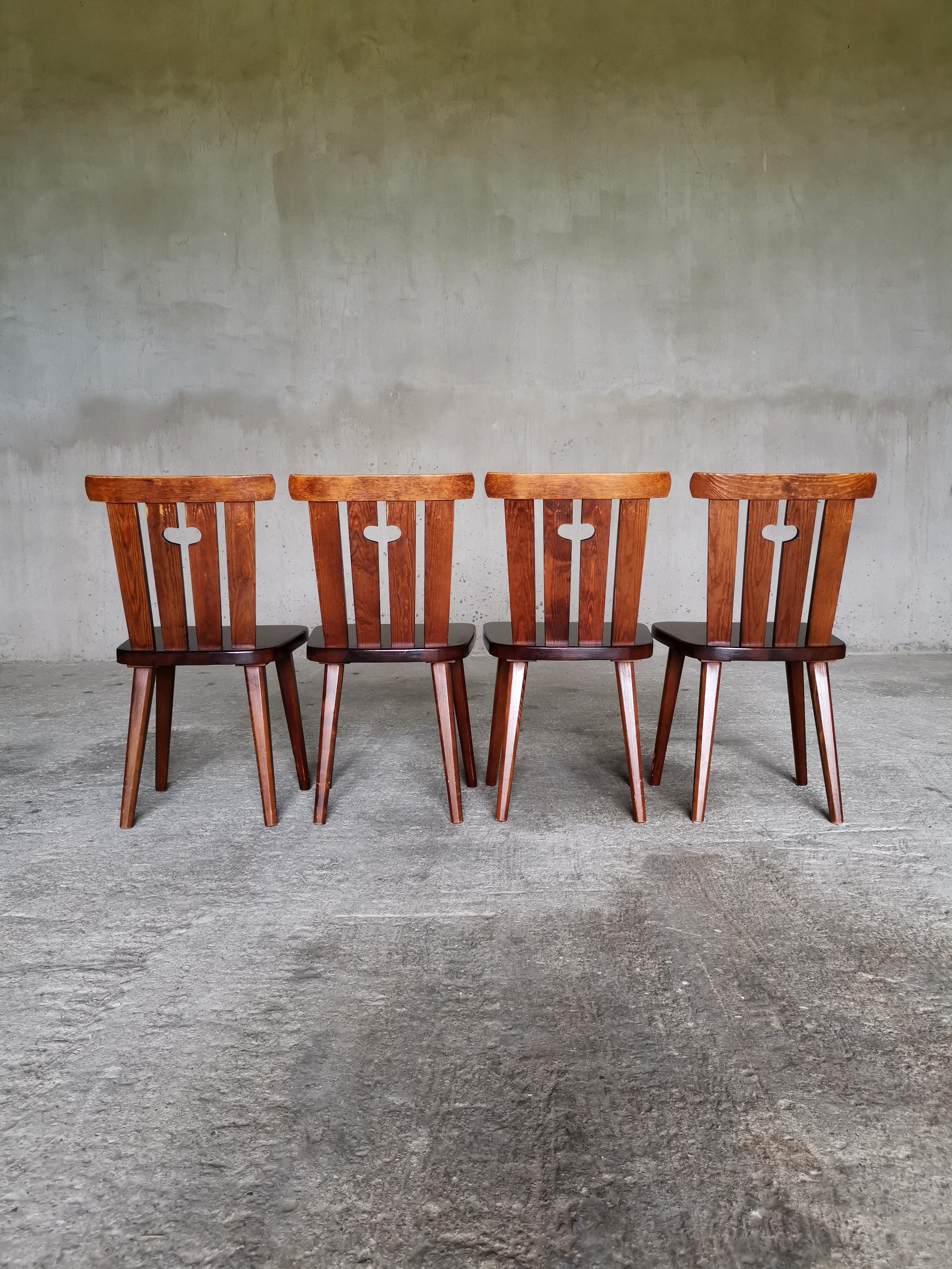 Joinery Set of 4 iconic Göran Malmvall dining chairs in solid Oregon pine, Sweden 1940s For Sale