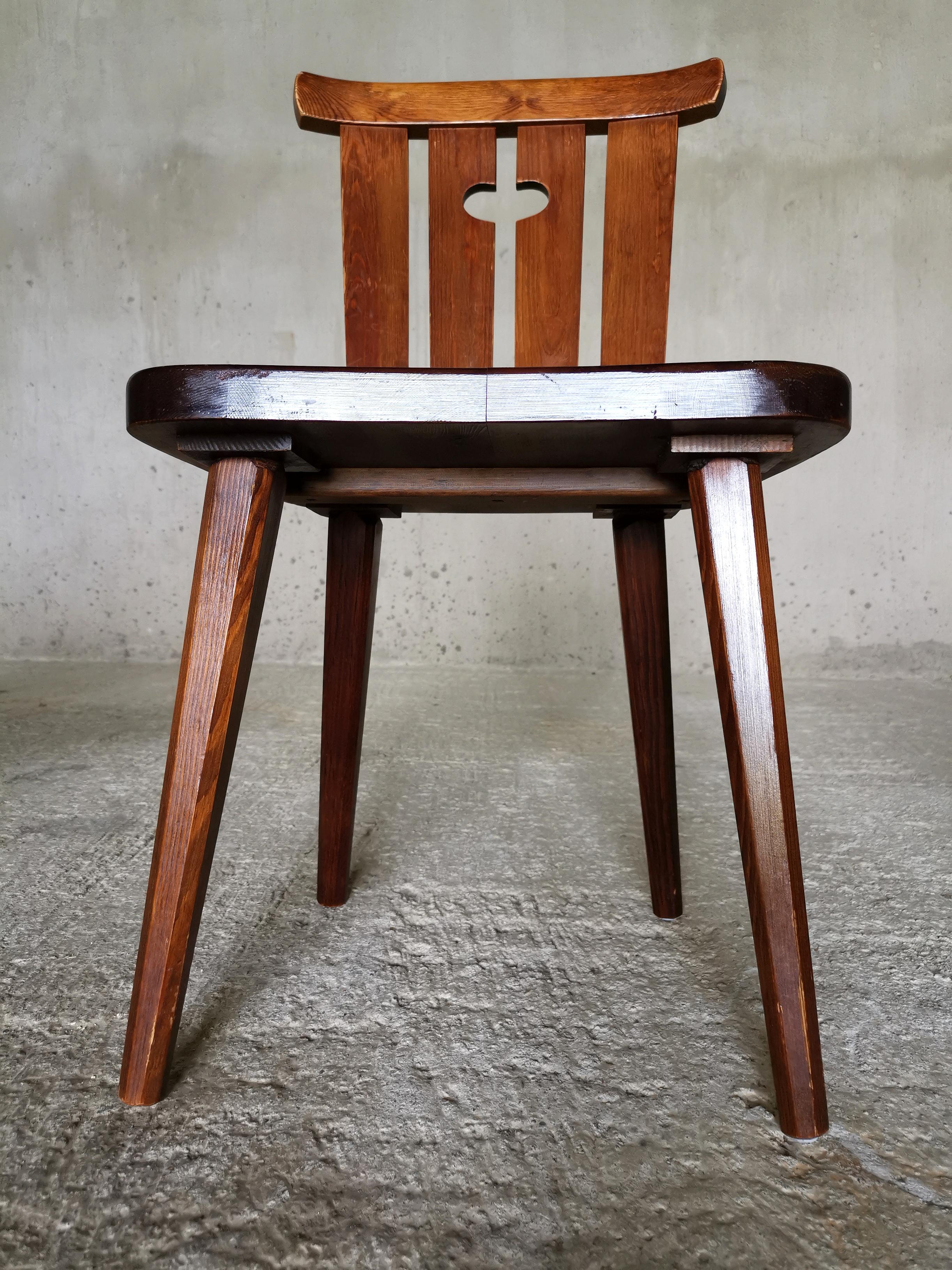 Set of 4 iconic Göran Malmvall dining chairs in solid Oregon pine, Sweden 1940s For Sale 1