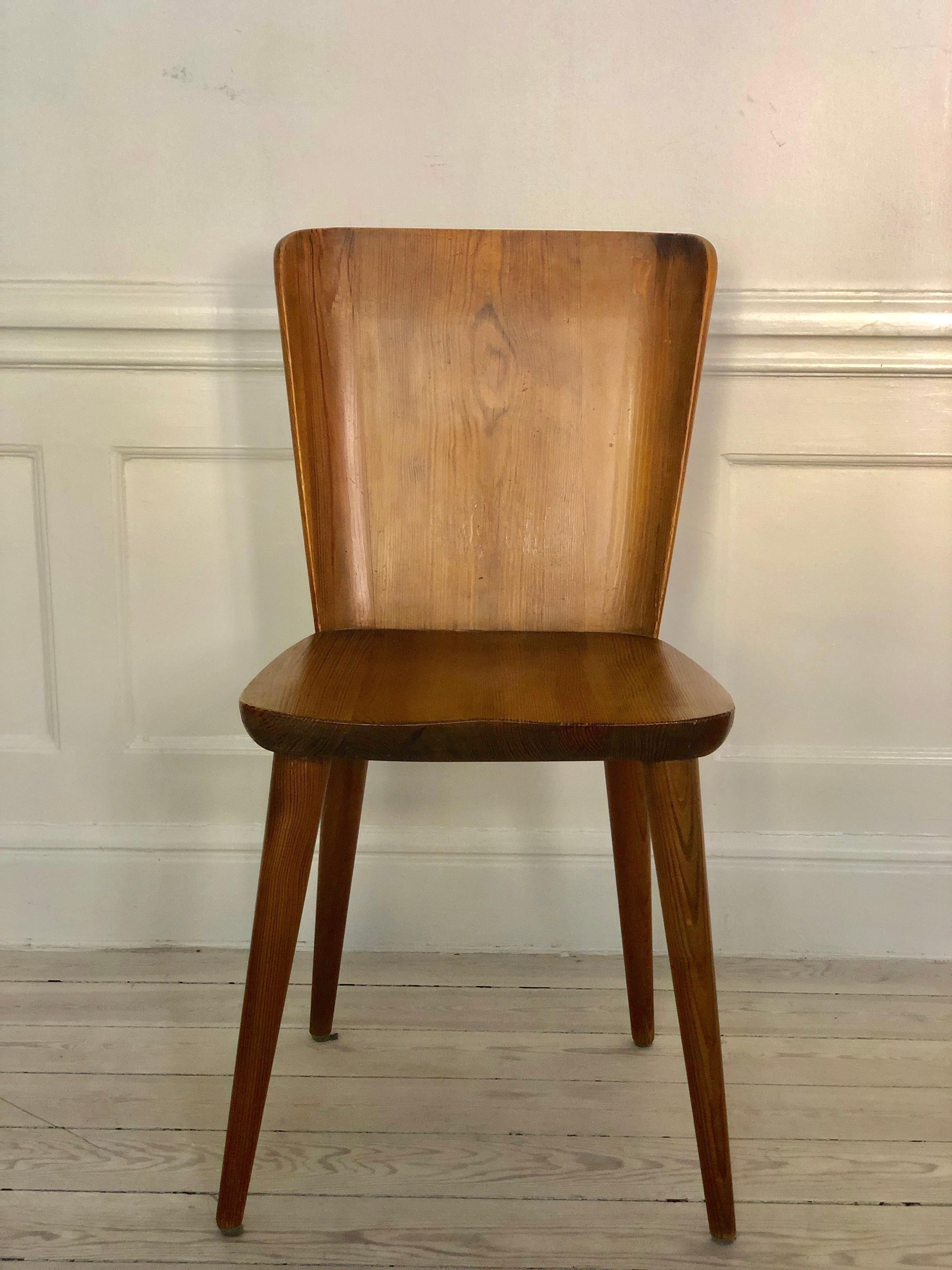 Set of 4 Goran Malmvall Swedish Pine Chairs, Svensk Fur, Sweden, 1940s In Good Condition For Sale In Los Gatos, CA