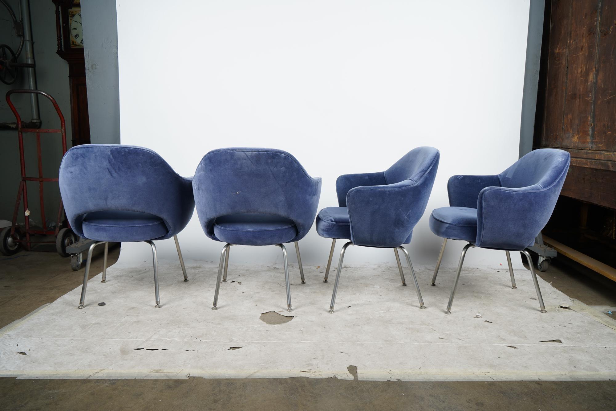 Mid-Century Modern Set of 4 Gorgeous Velvet Upholstered Eero Saarinen Chairs
