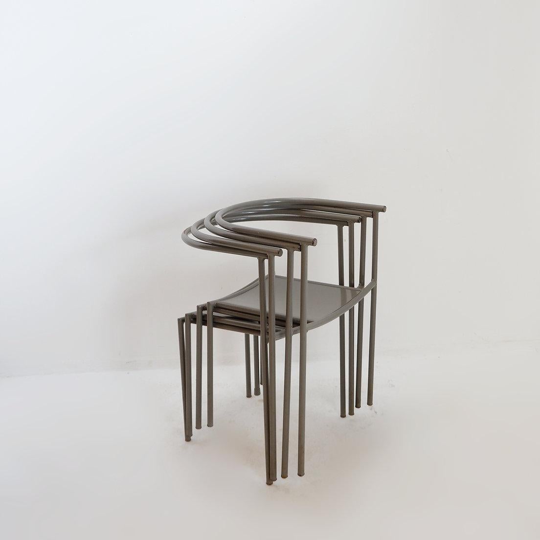 Set di 4 sedie in metallo grigio nello stile del modello 