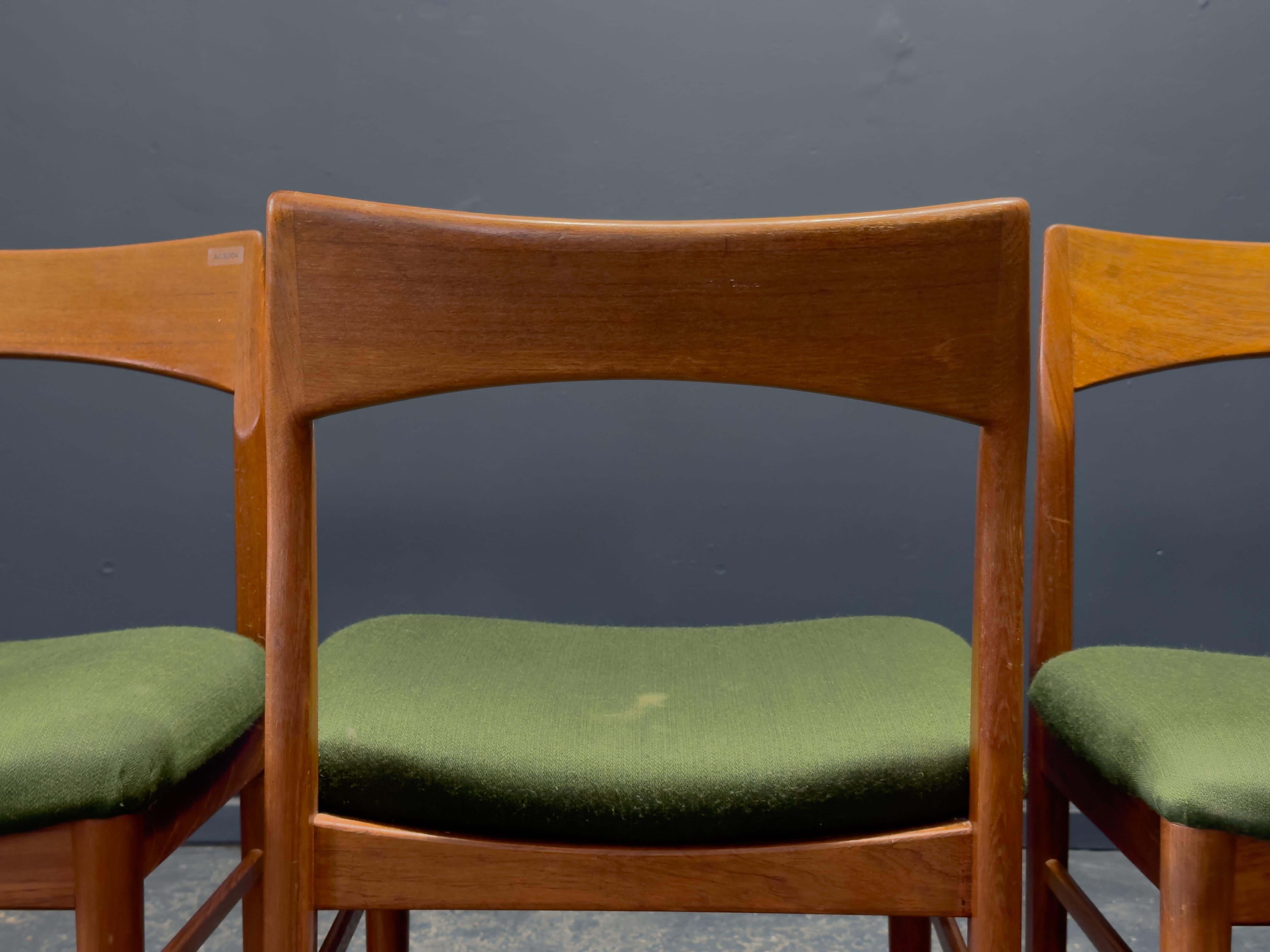 Set of 4 Green and Teak Chairs For Sale 4