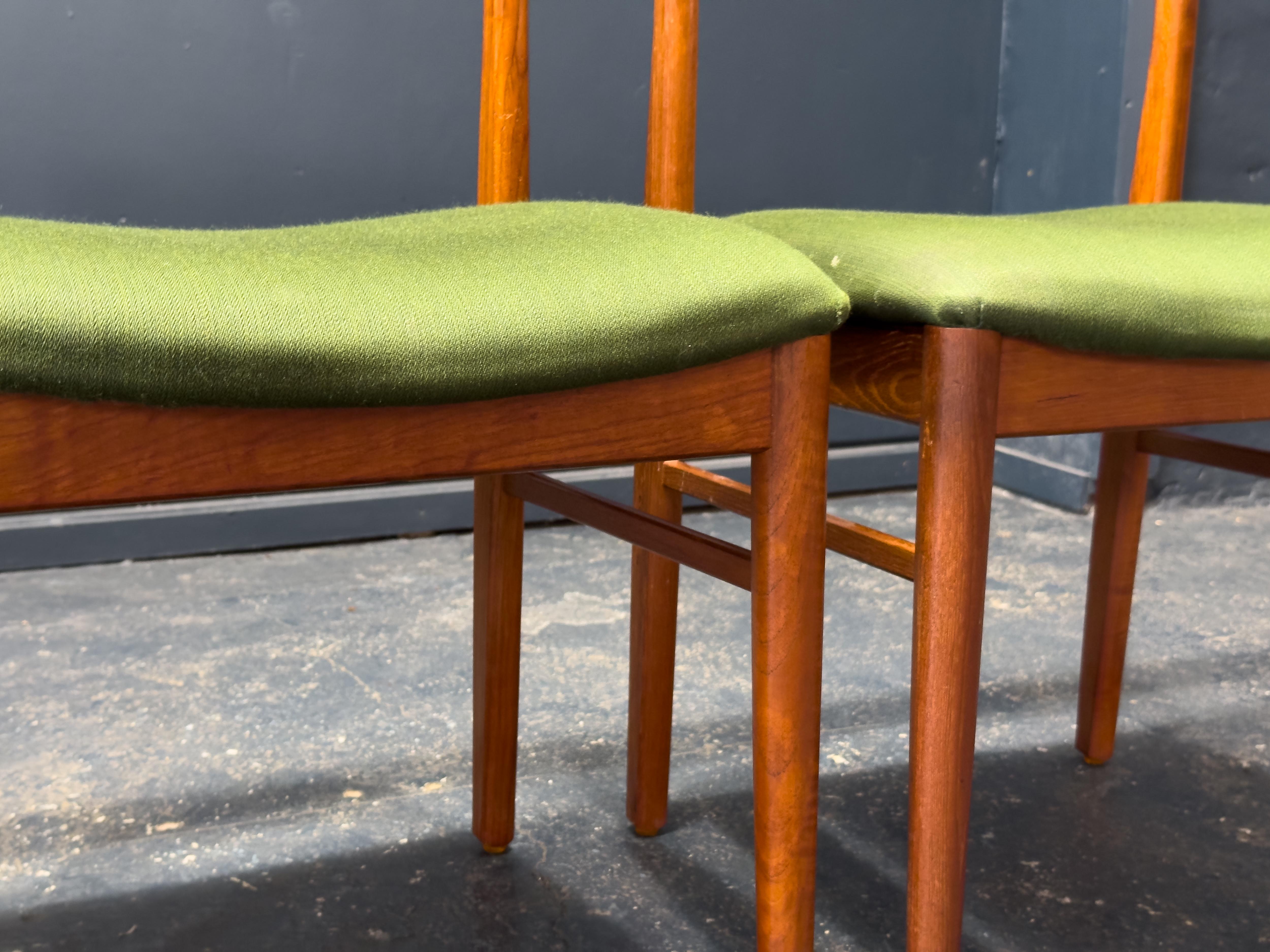 Set of 4 Green and Teak Chairs For Sale 6