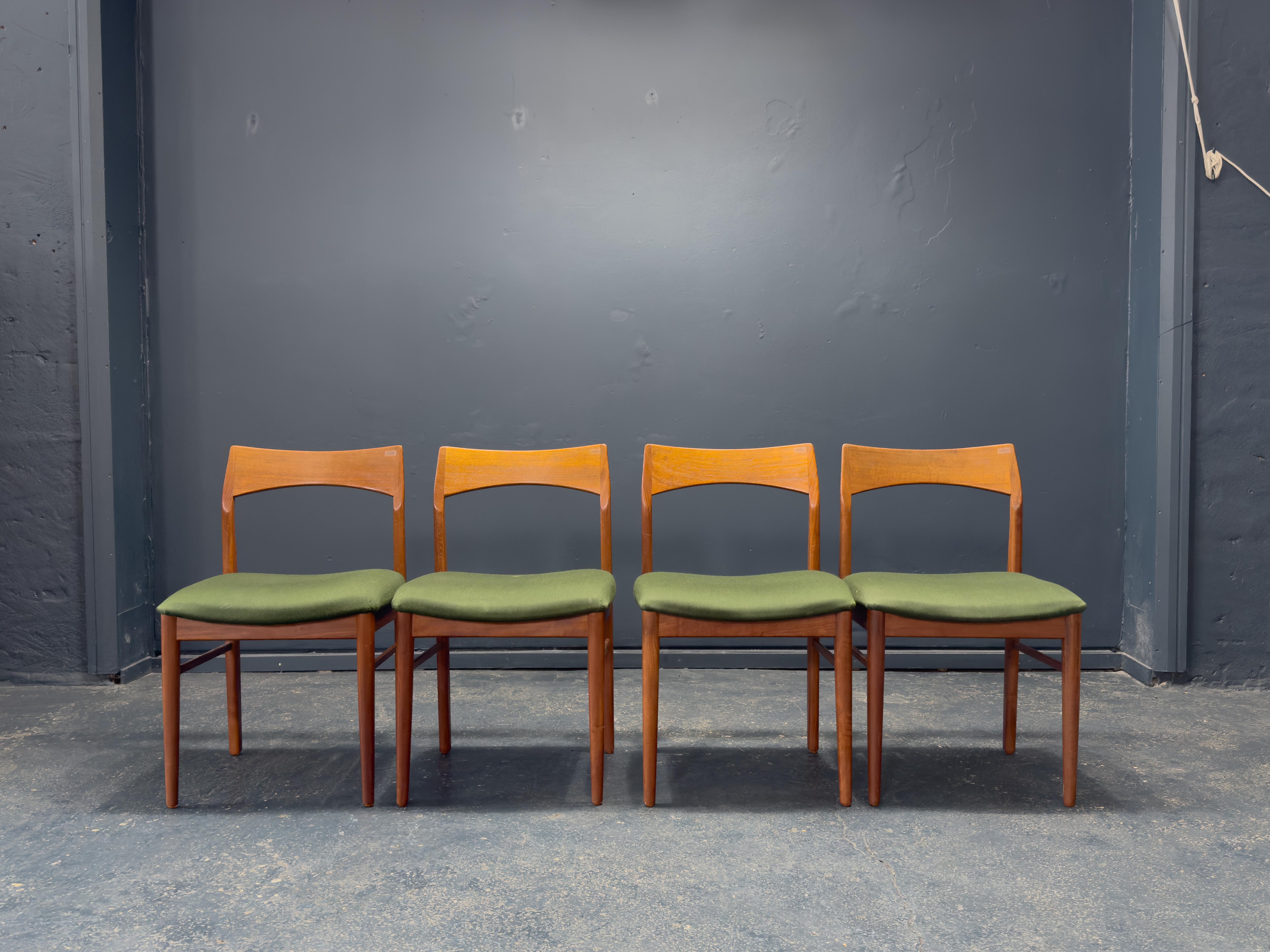 This set of six teak dining chairs combines clean lines with subtle sculptural details, making them a timeless example of mid-century design. The gently curved backrests, slightly angled for comfort, are crafted from solid teak and feature a softly