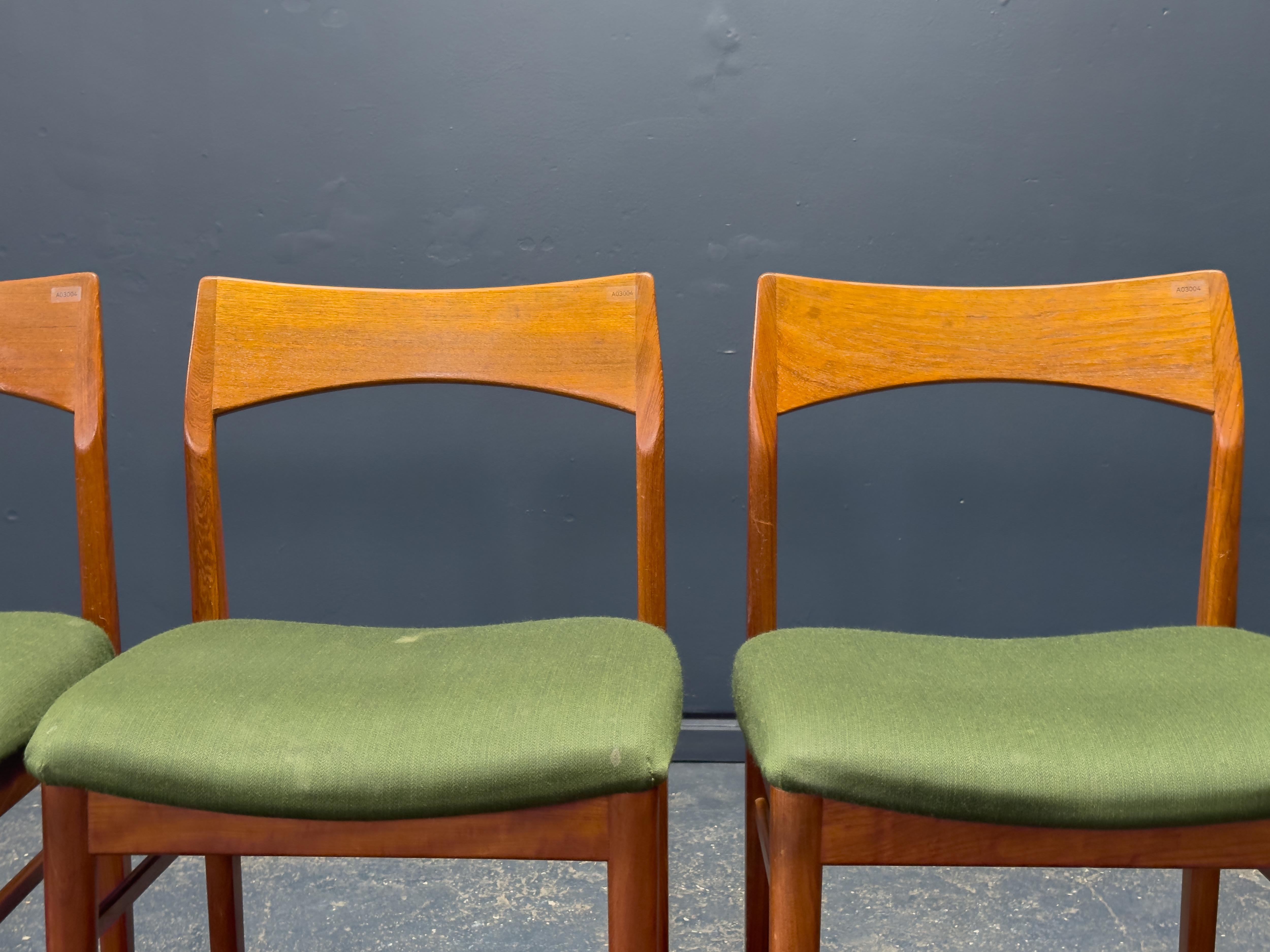 Set of 4 Green and Teak Chairs For Sale 1