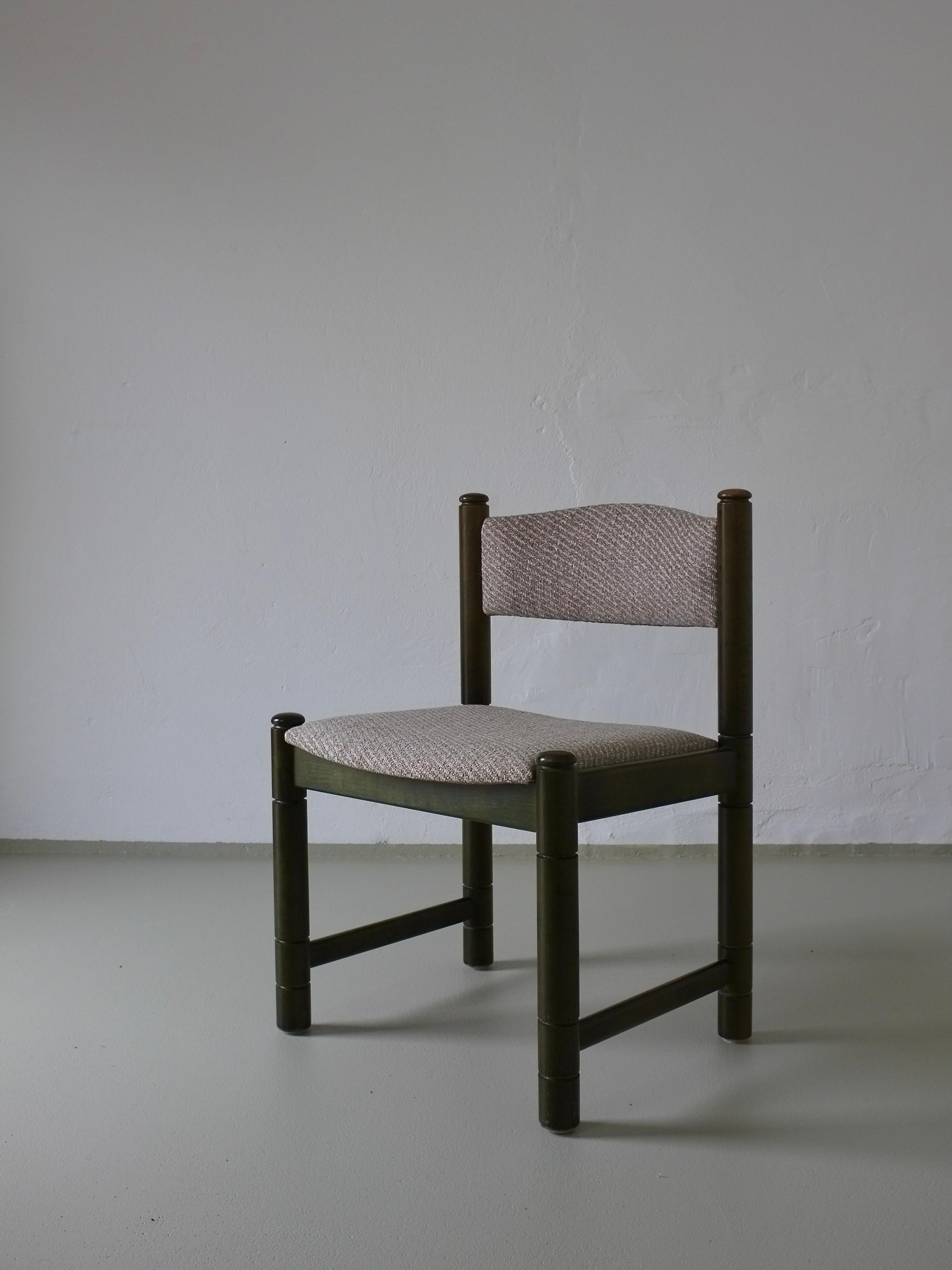 Scandinave moderne Ensemble de 4 chaises en bois sculpté vert, Scandinavie, années 1960 en vente